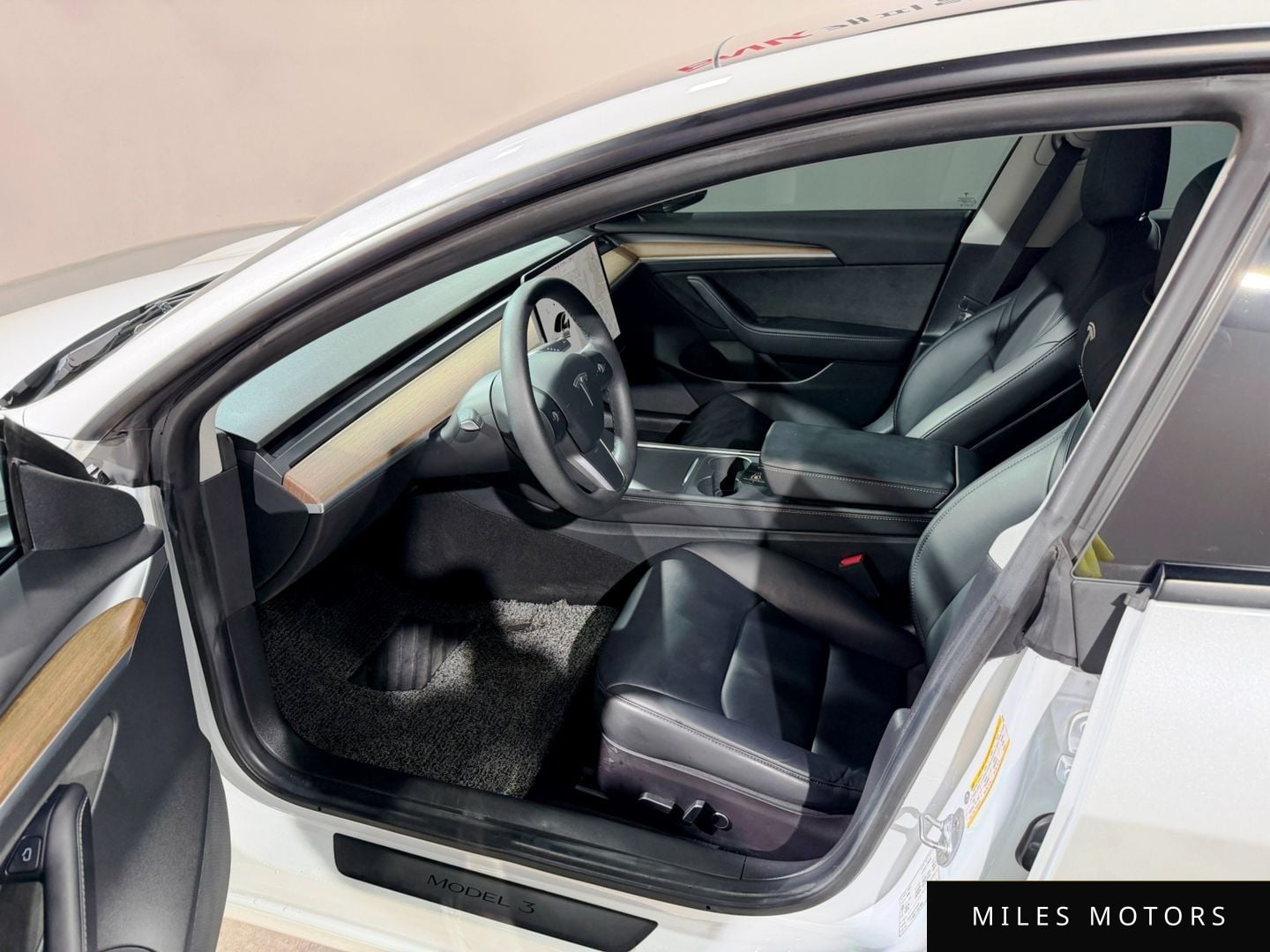 Tesla Model 3 2022 — миниатюра 6