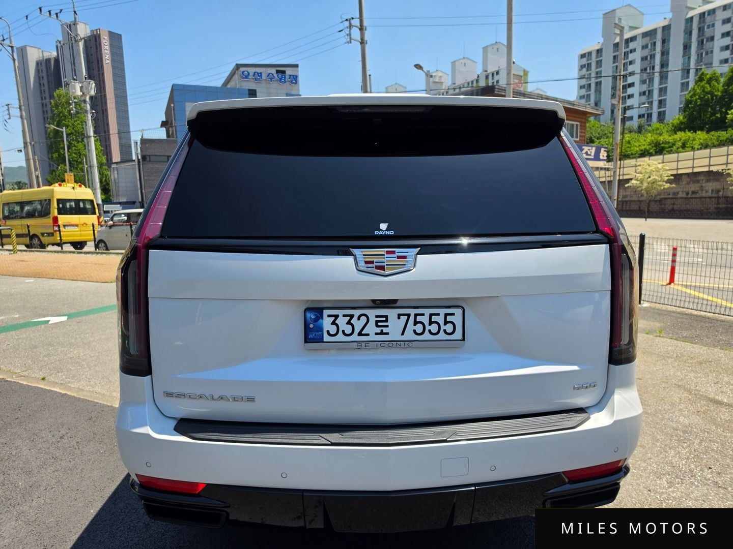 Cadillac Escalade 2023 — миниатюра 4