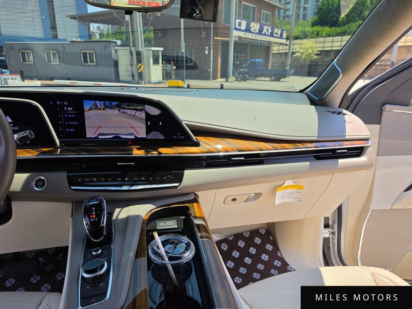 Cadillac Escalade 2023 — миниатюра 9