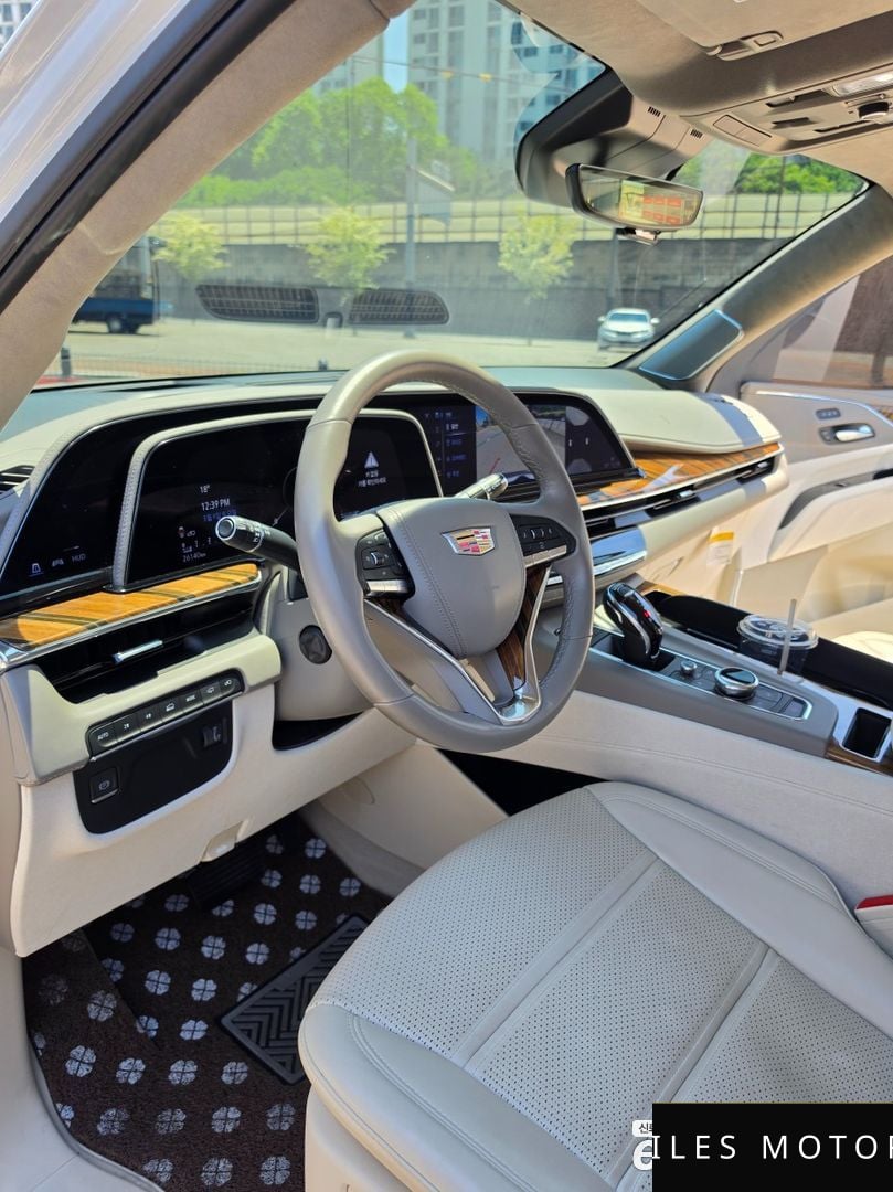 Cadillac Escalade 2023 — миниатюра 10