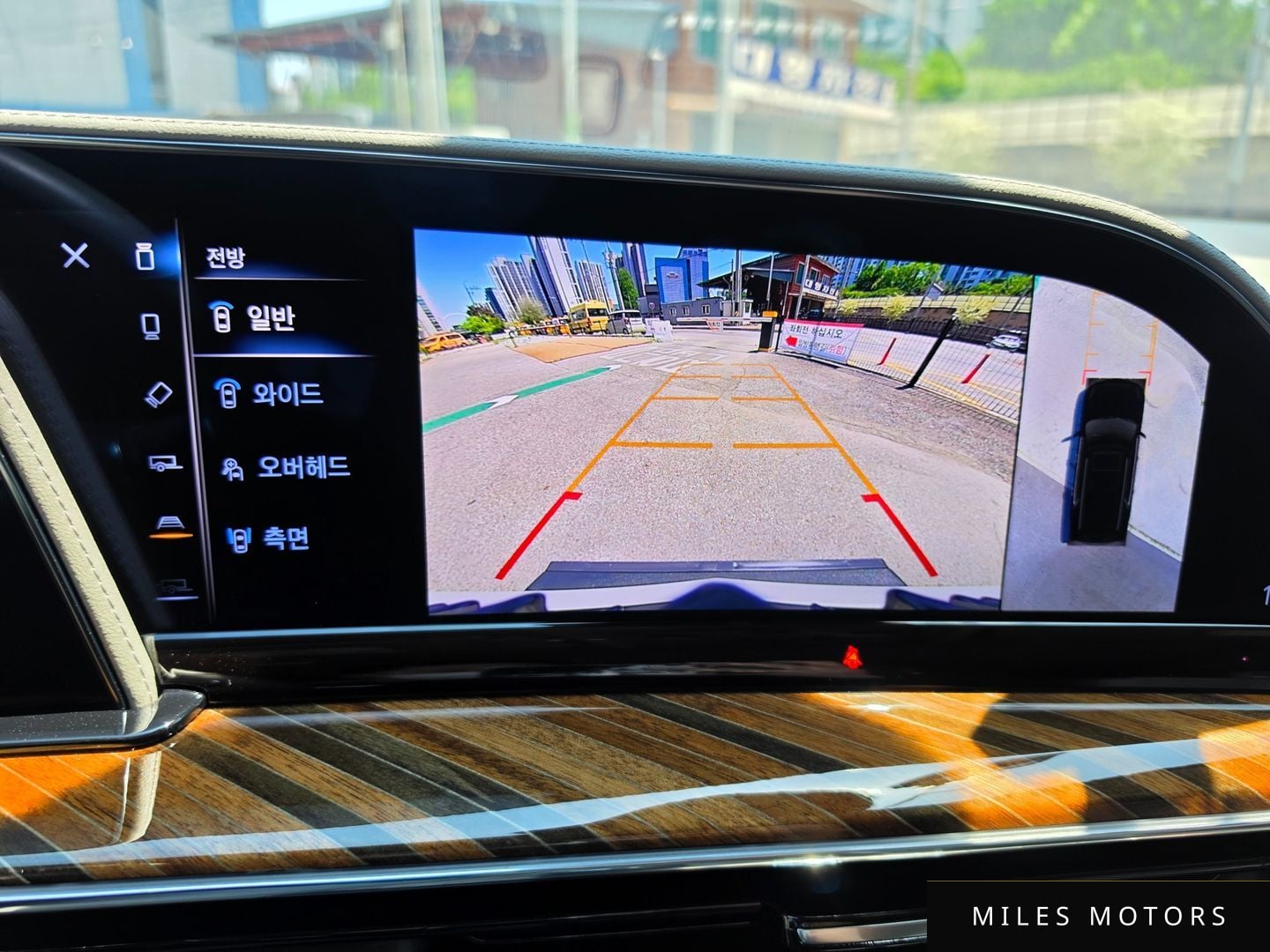 Cadillac Escalade 2023 — миниатюра 11
