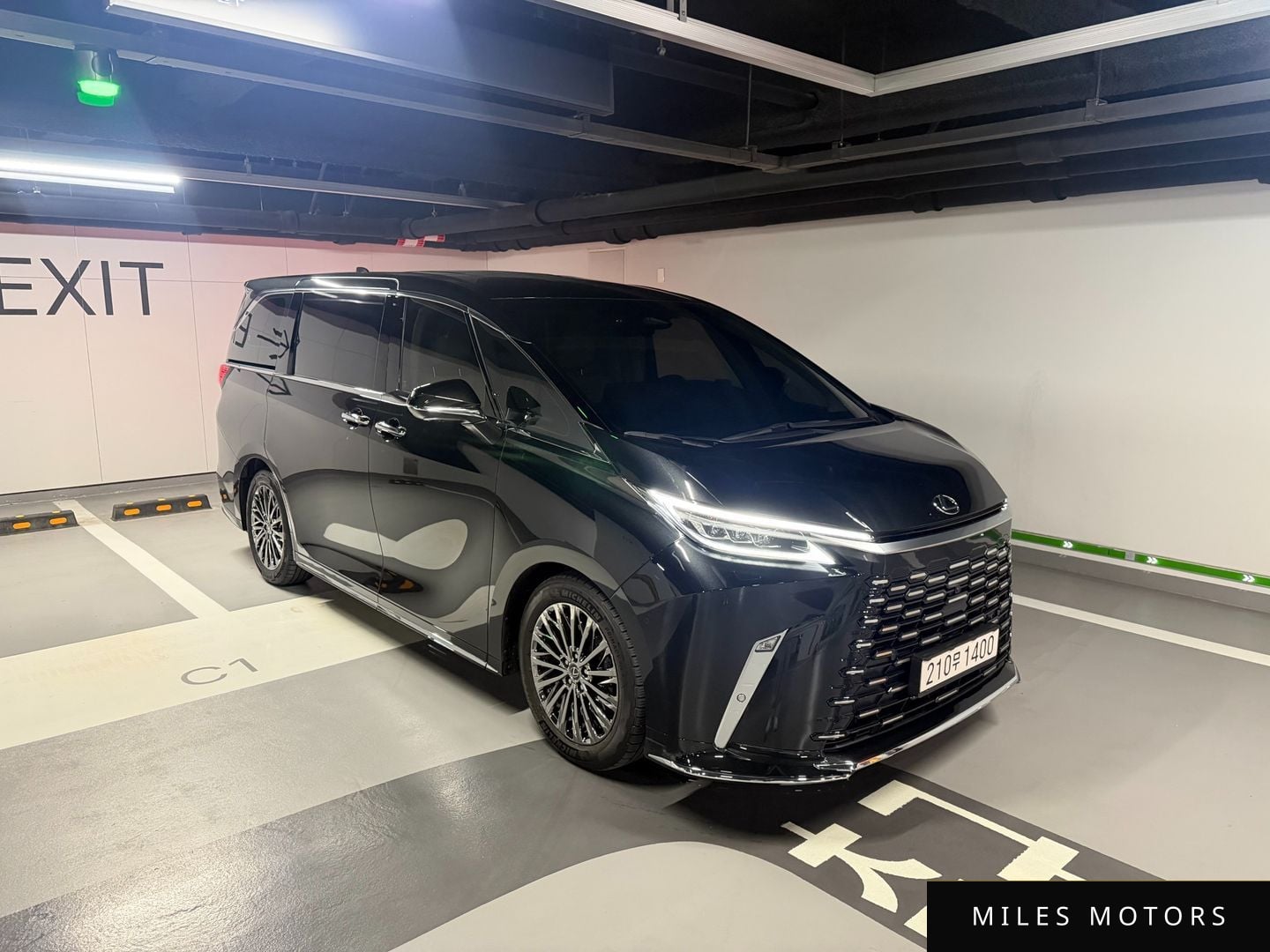 Лексус LM 2025 — миниатюра 2
