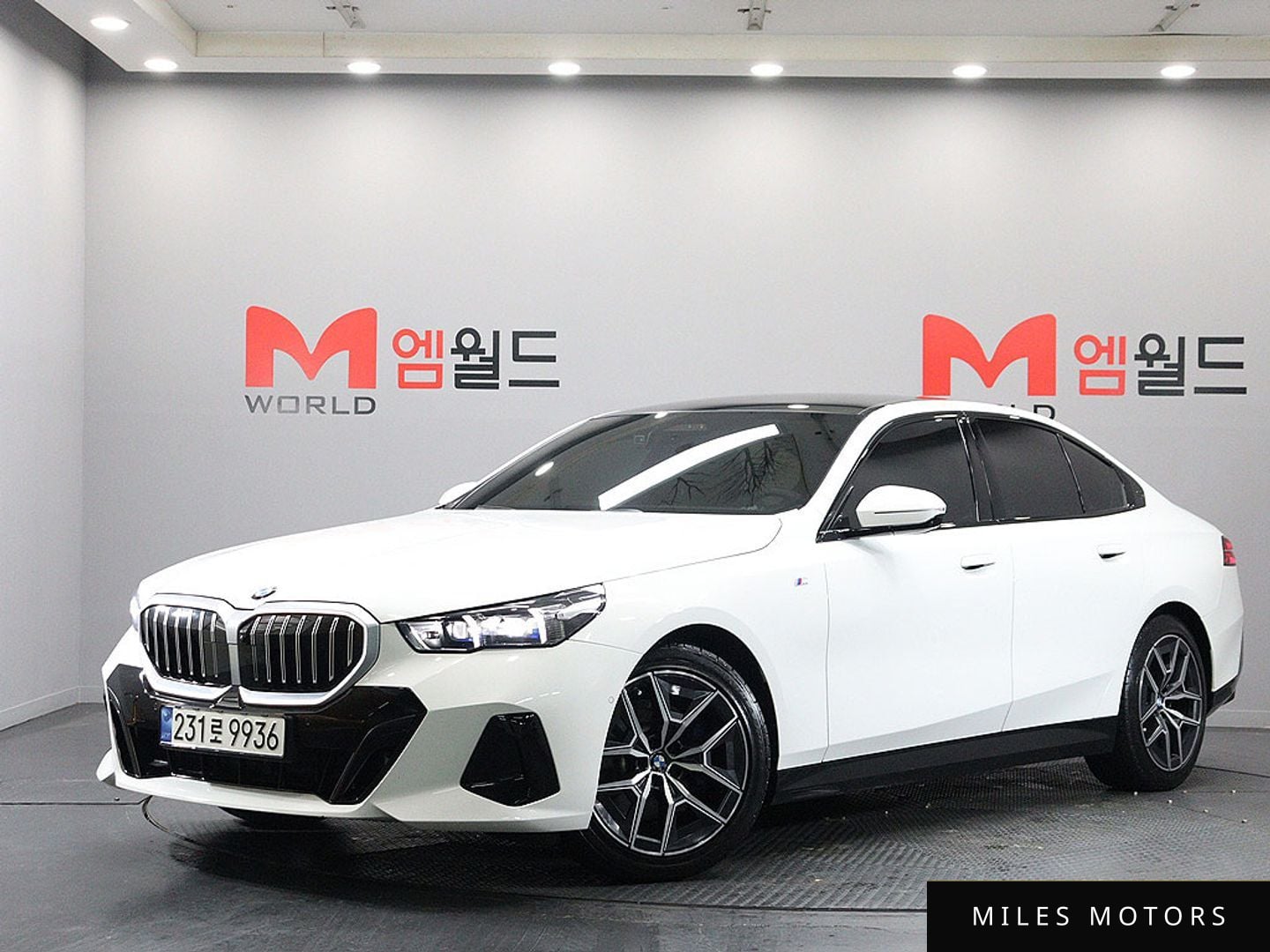 BMW 5 Series (G60) 2024 — миниатюра 2