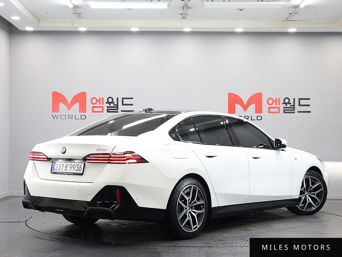 BMW 5 Series (G60) 2024 — миниатюра 4