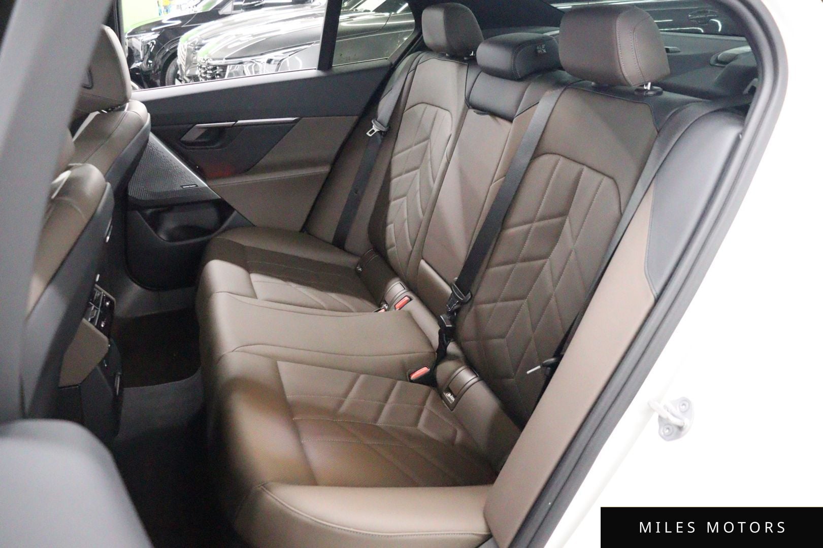 BMW 5 Series (G60) 2024 — миниатюра 9