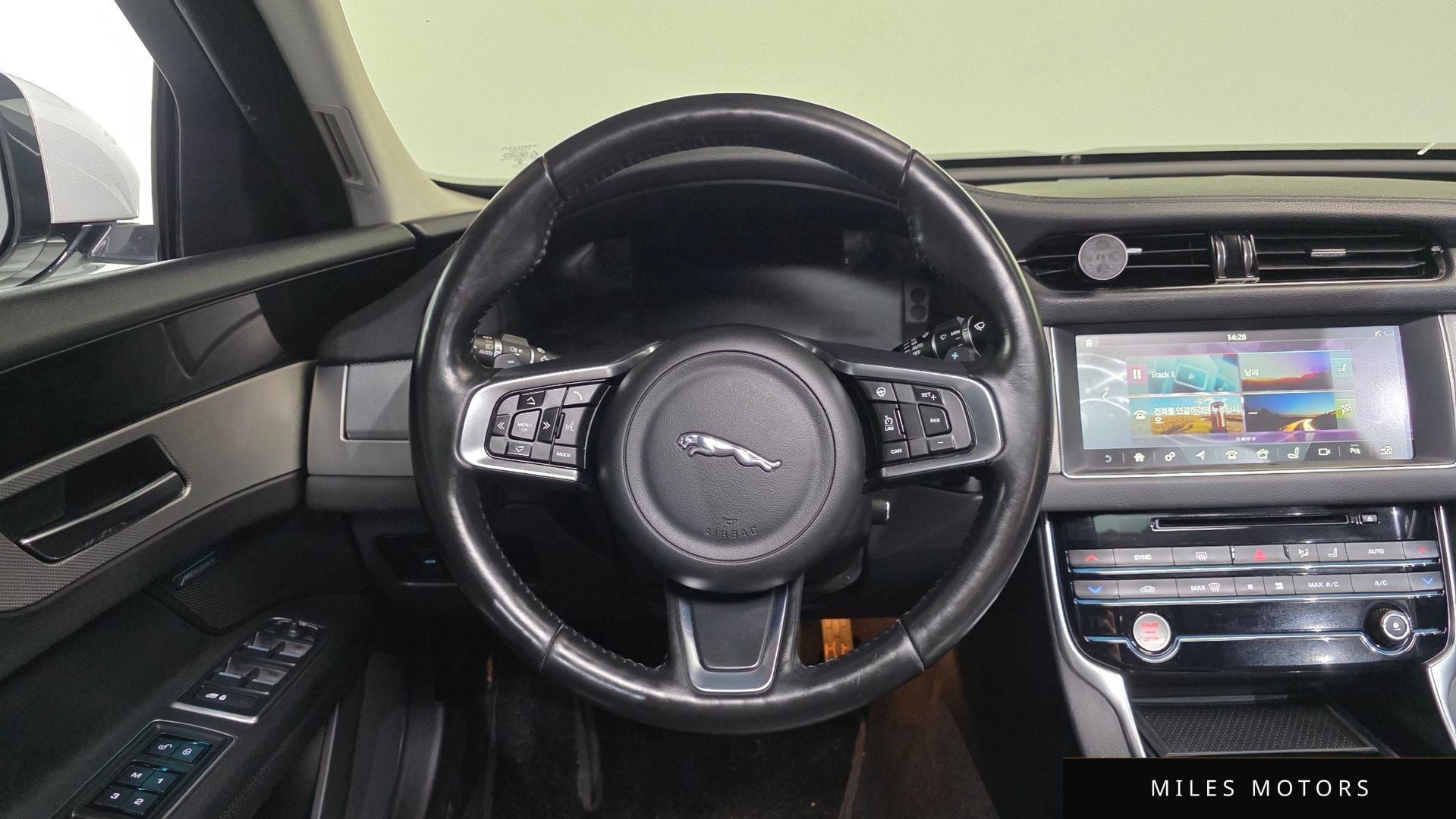 Jaguar XF (X260) 2018 — миниатюра 12