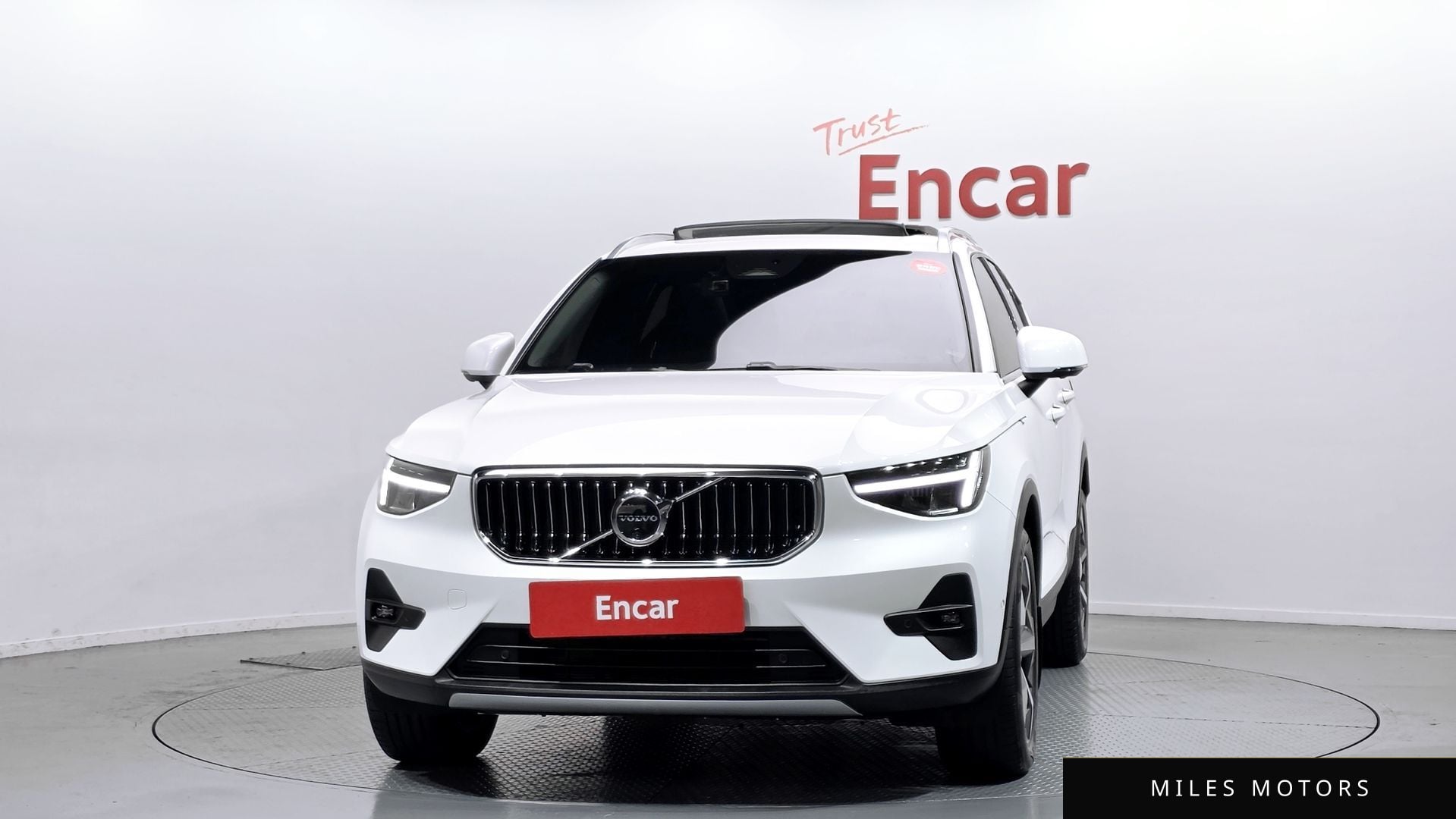 Volvo XC40 2023 — миниатюра 3