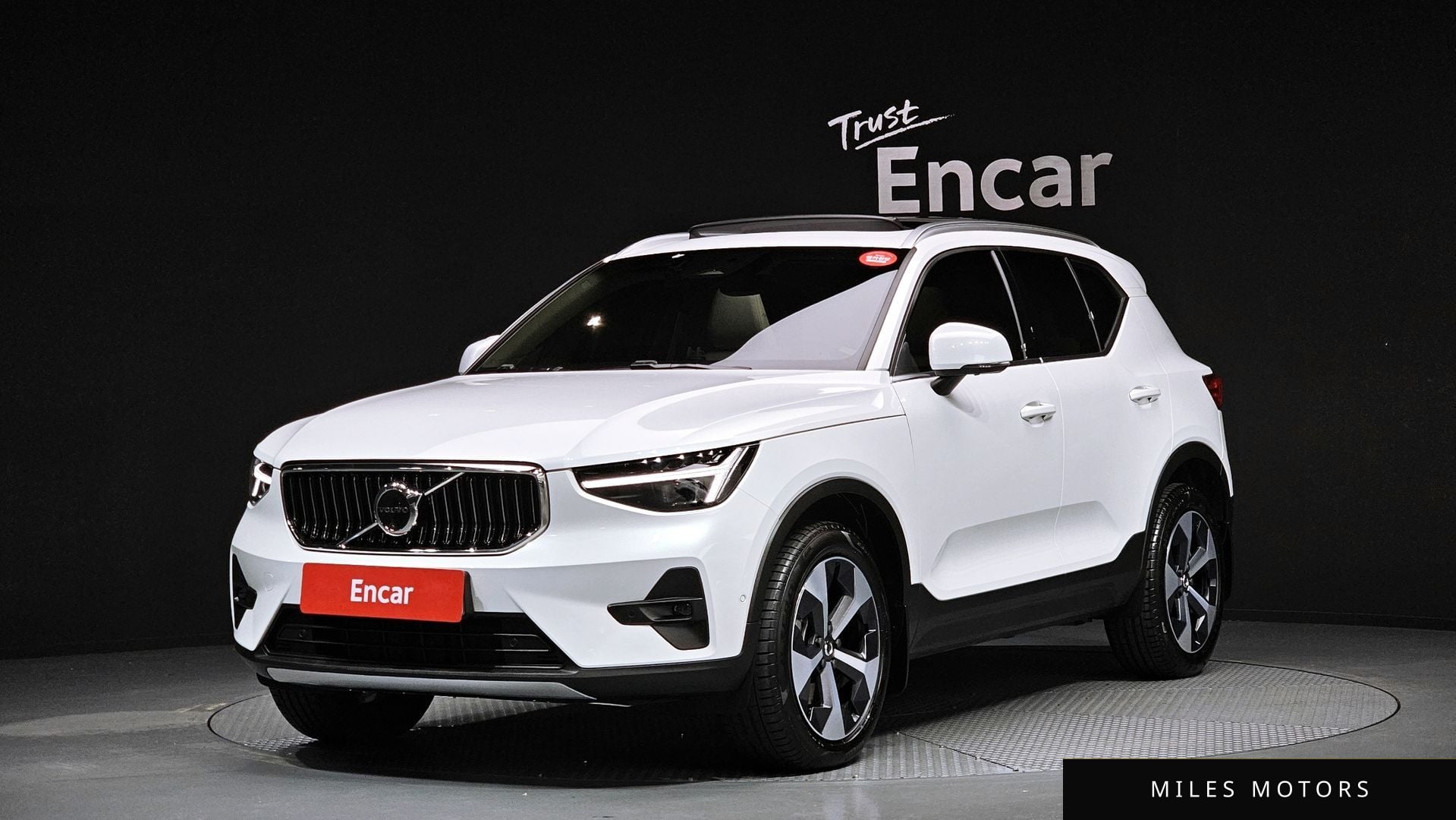 Volvo XC40 2025 — фото 1 из 12