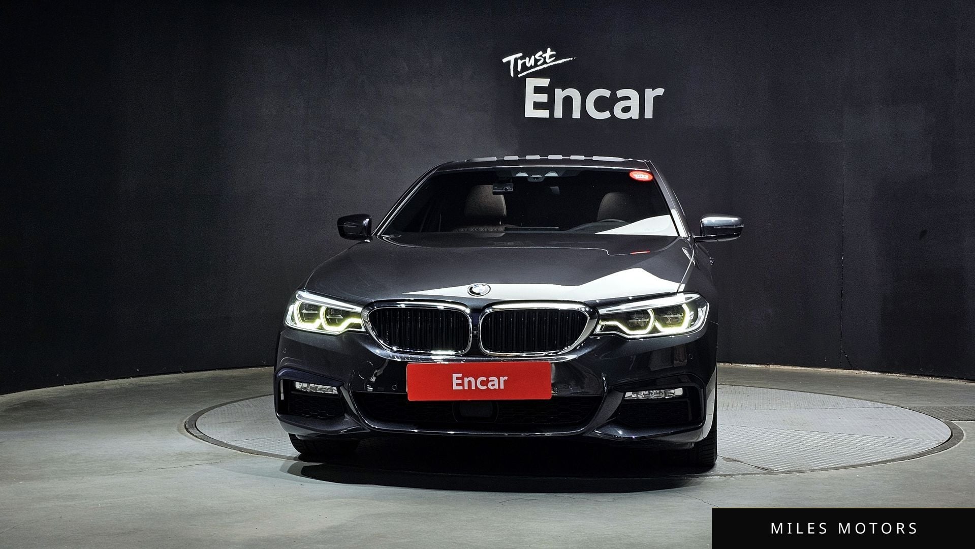 BMW 5 Series (G30) 2018 — миниатюра 3