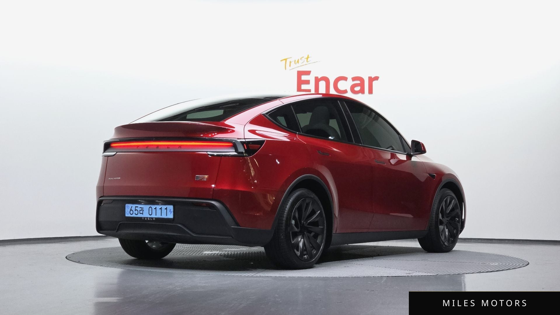 Tesla Model Y 2025 — миниатюра 2