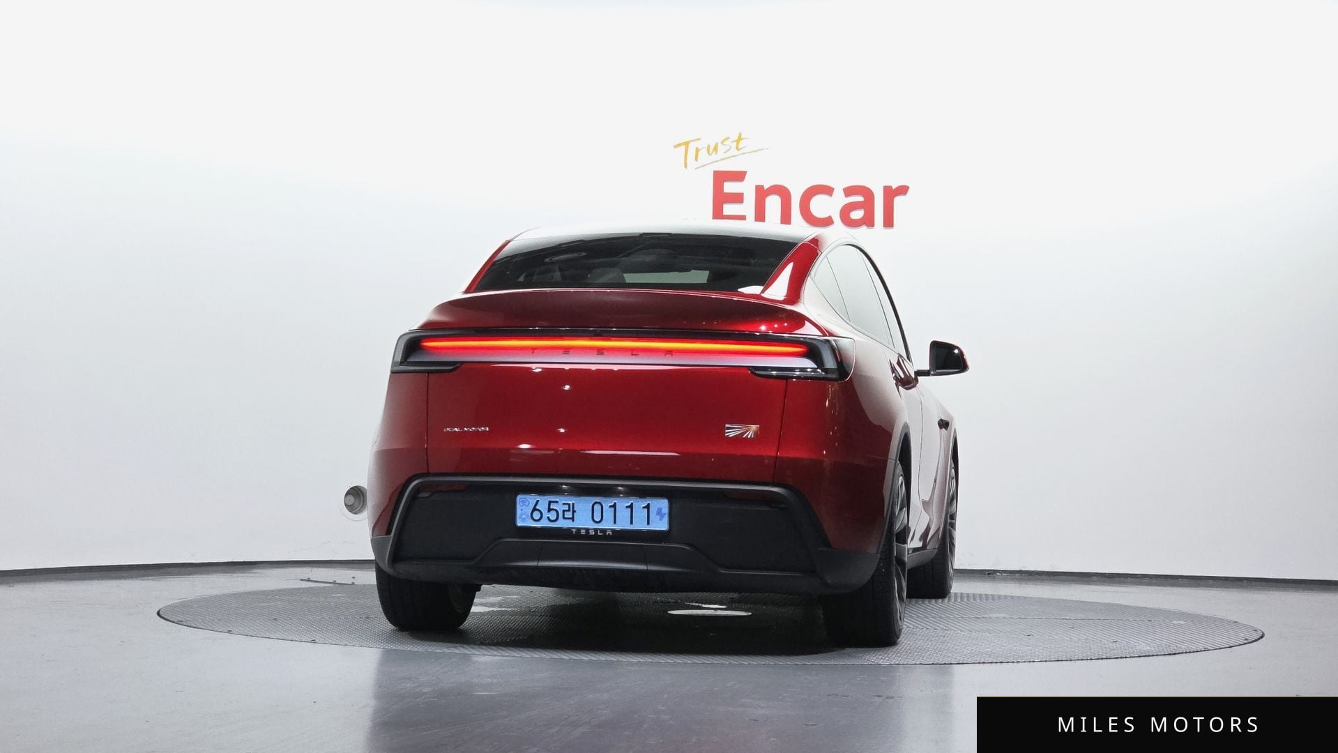 Tesla Model Y 2025 — миниатюра 4