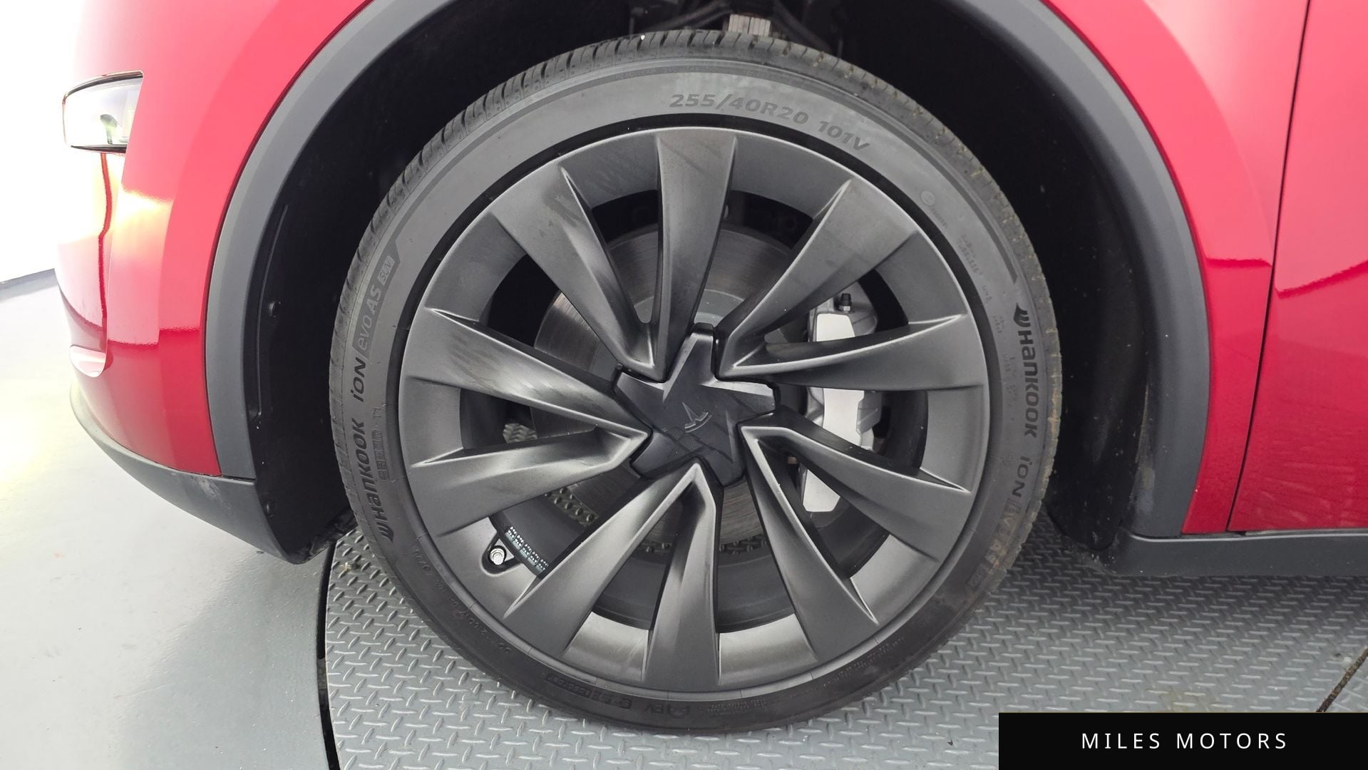 Tesla Model Y 2025 — миниатюра 5