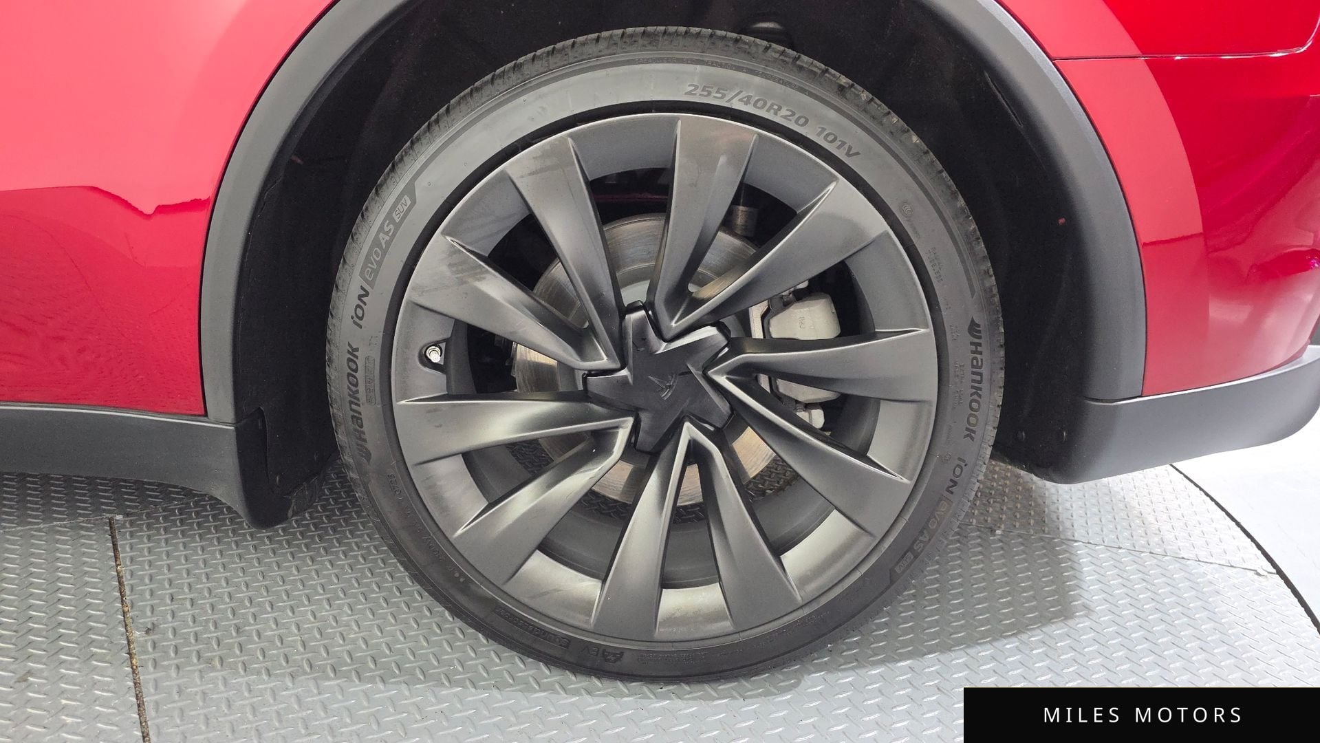 Tesla Model Y 2025 — миниатюра 7