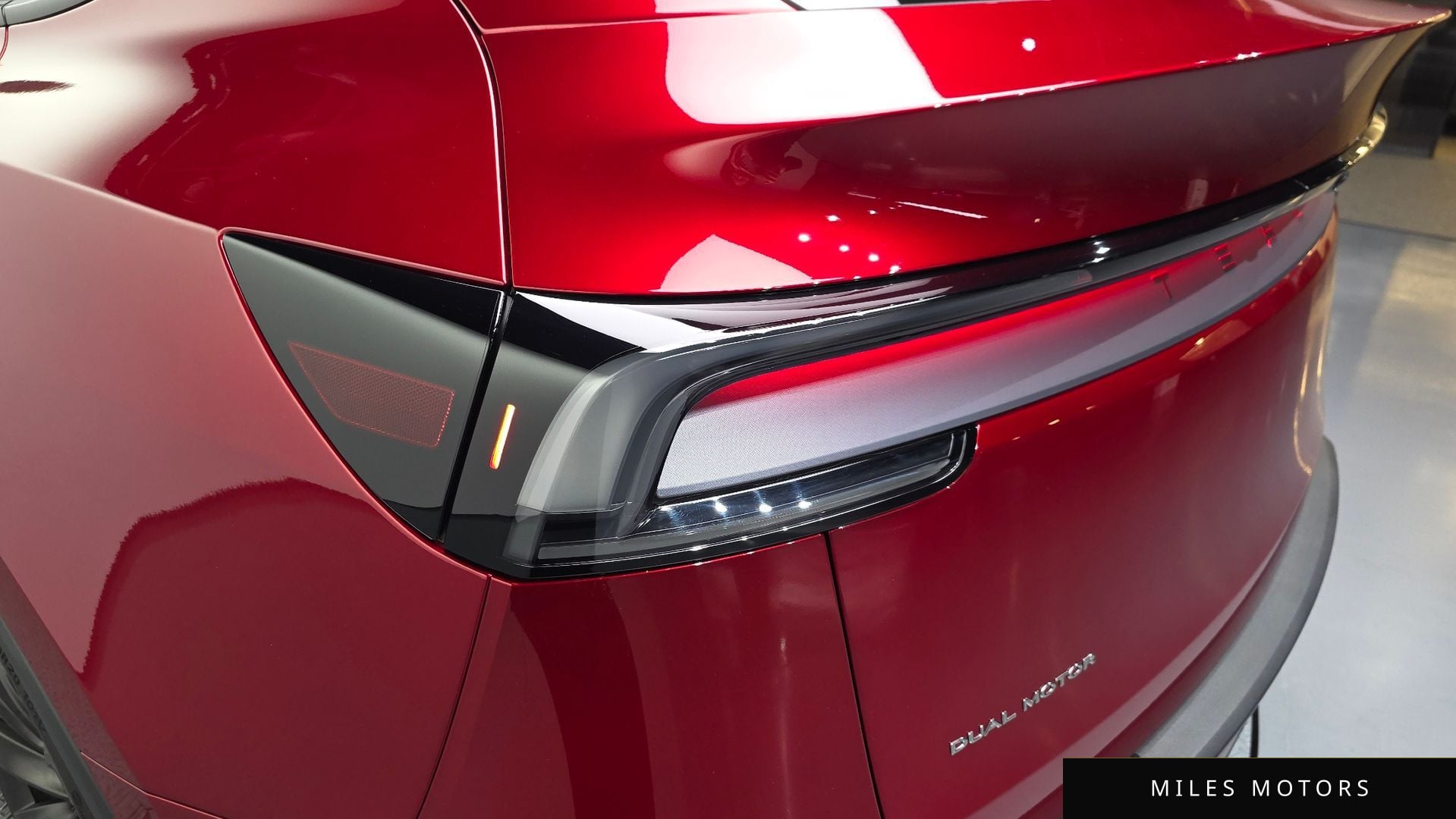Tesla Model Y 2025 — миниатюра 9