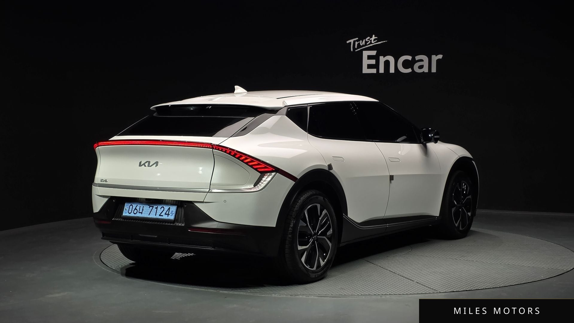 Kia EV6 2023 — миниатюра 2