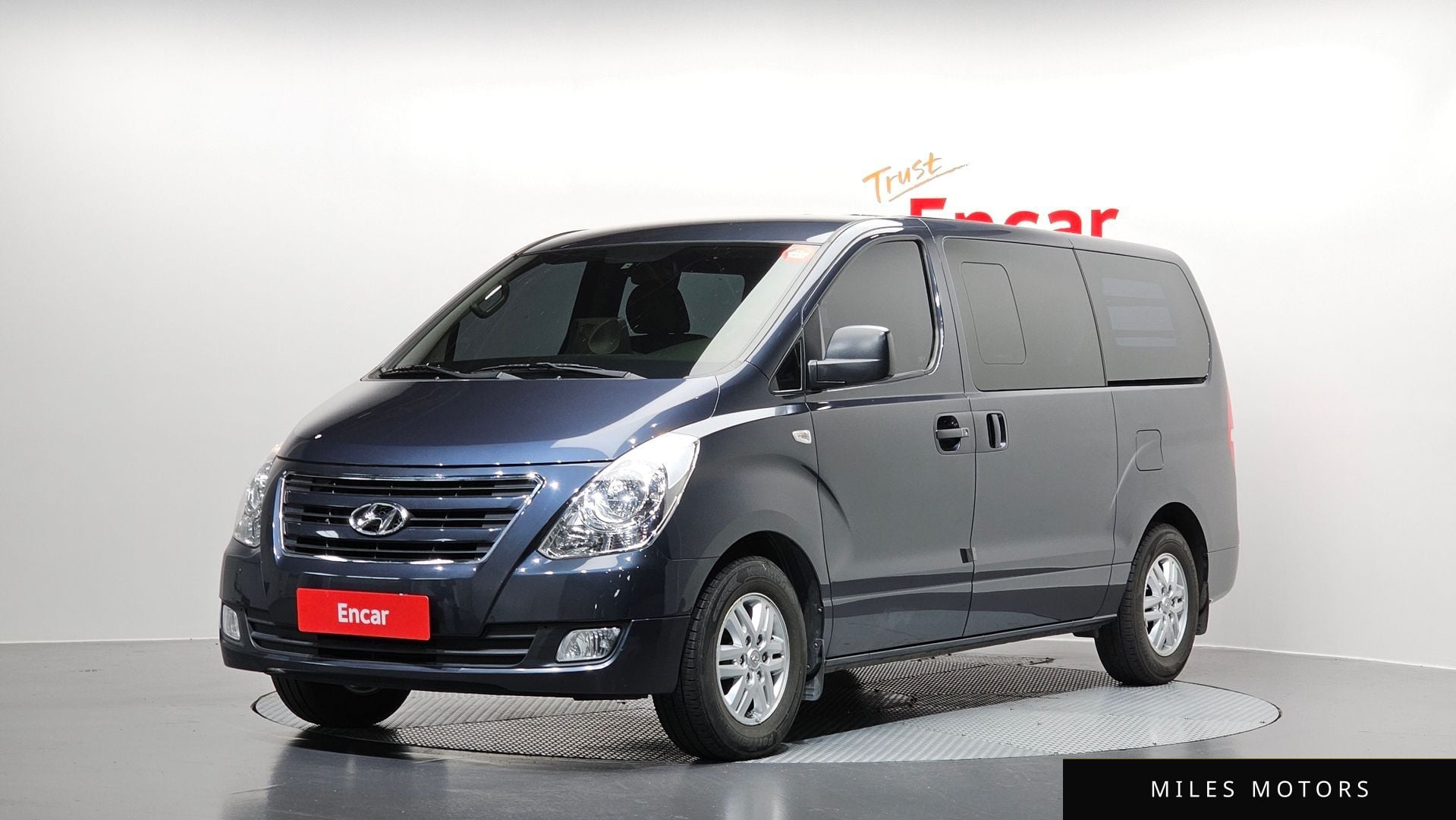 Hyundai Starex 2017 — фото 1 из 12
