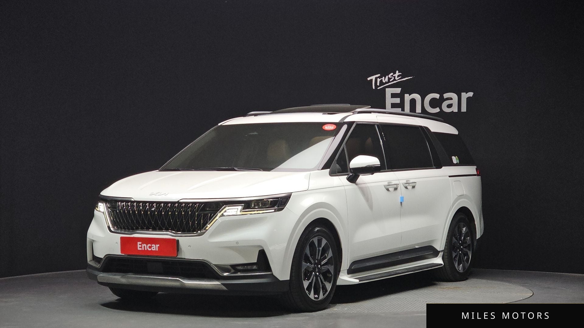 Kia Carnival 2022 — фото 1 из 12