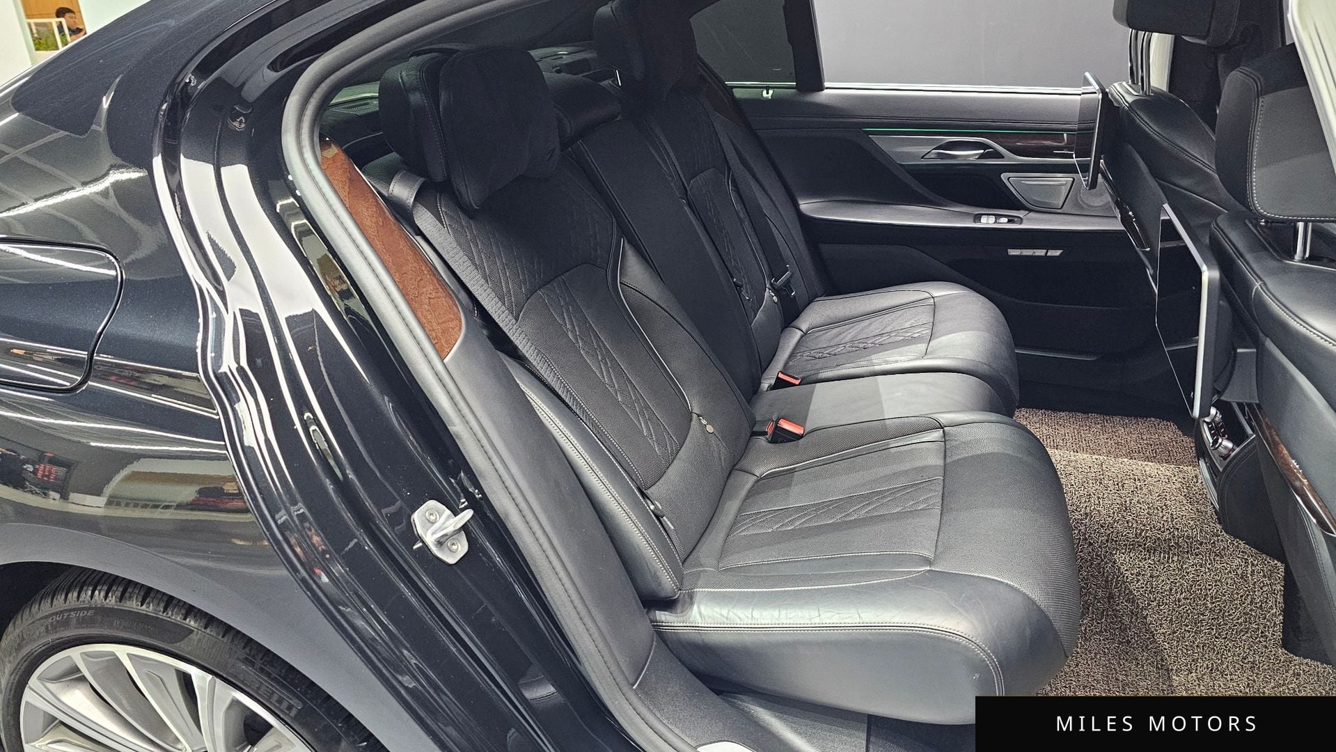 BMW 7 Series (G11) 2016 — миниатюра 11