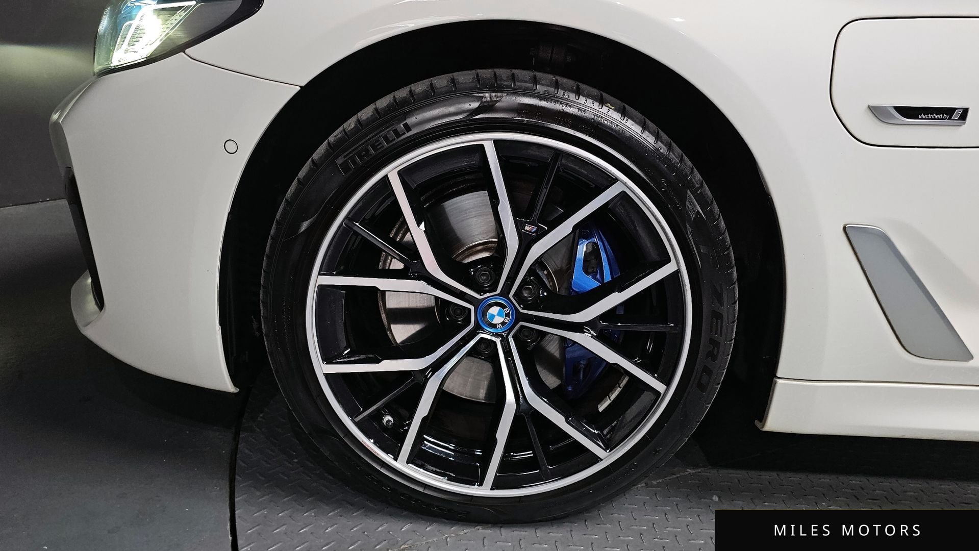 BMW 5 Series (G30) 2022 — миниатюра 4
