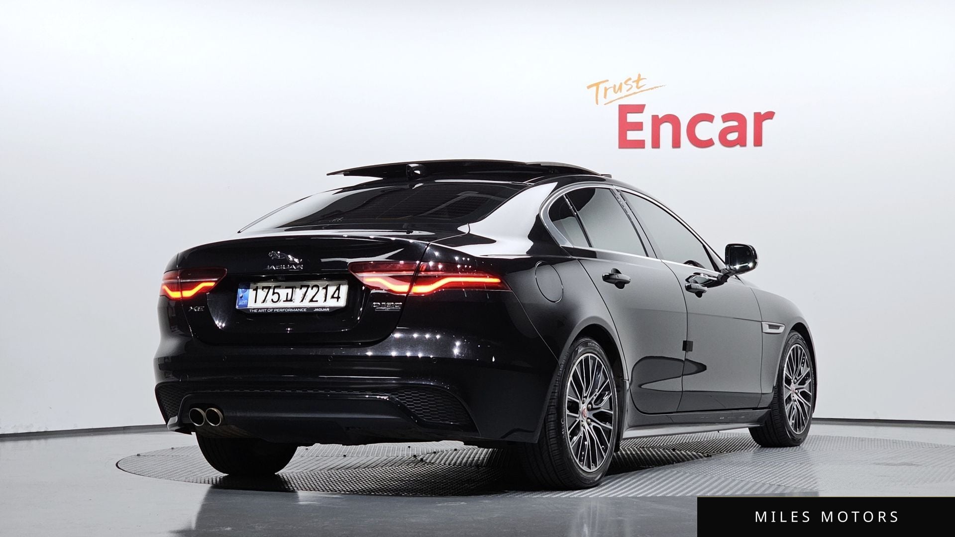 Jaguar XE 2020 — миниатюра 3