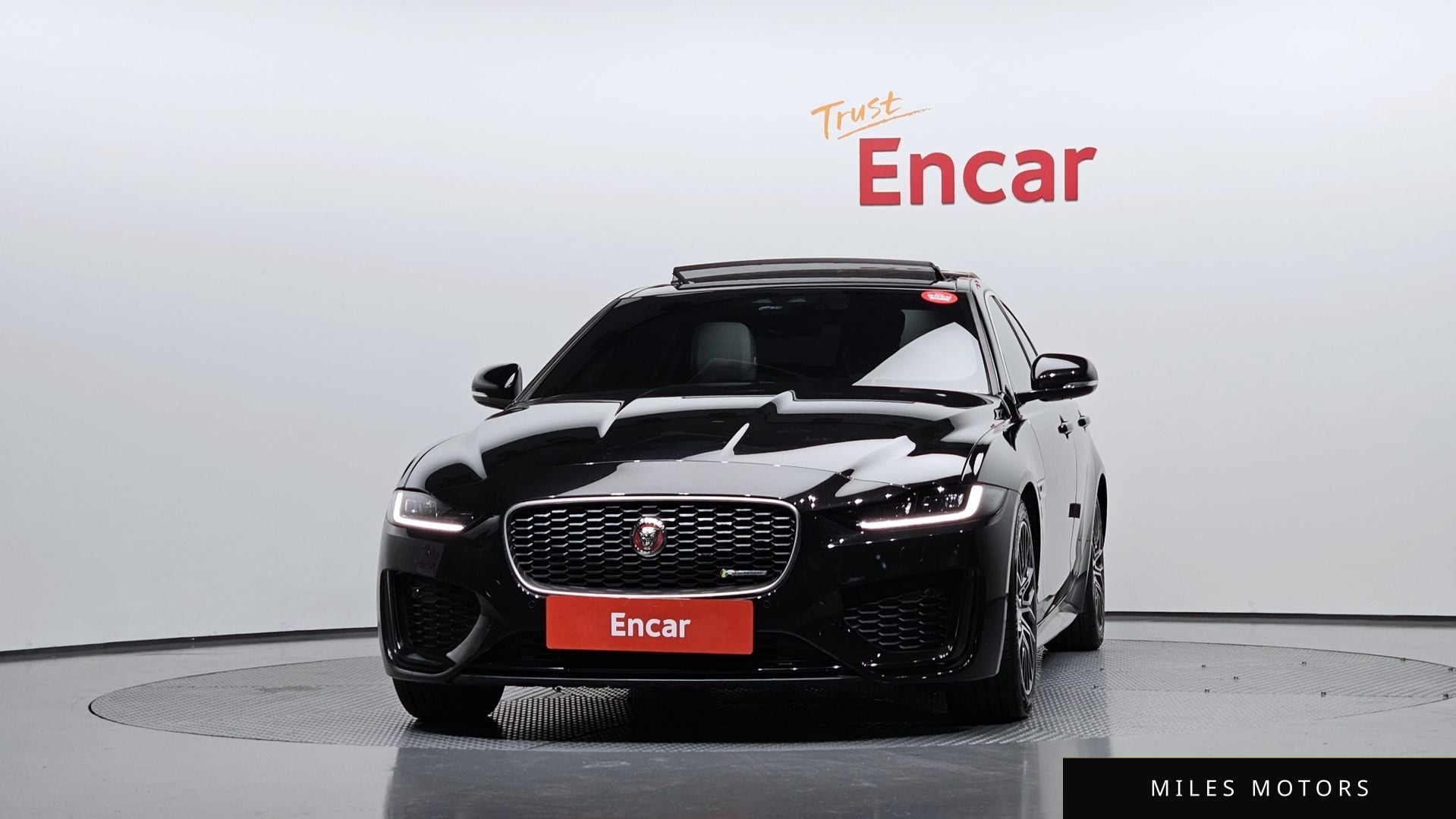 Jaguar XE 2020 — миниатюра 4