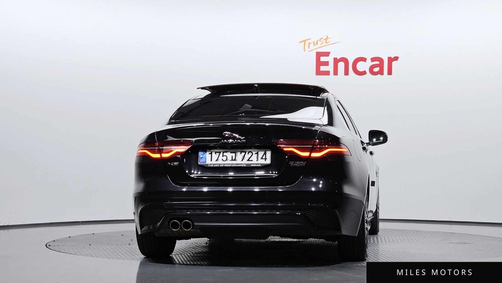 Jaguar XE 2020 — миниатюра 5