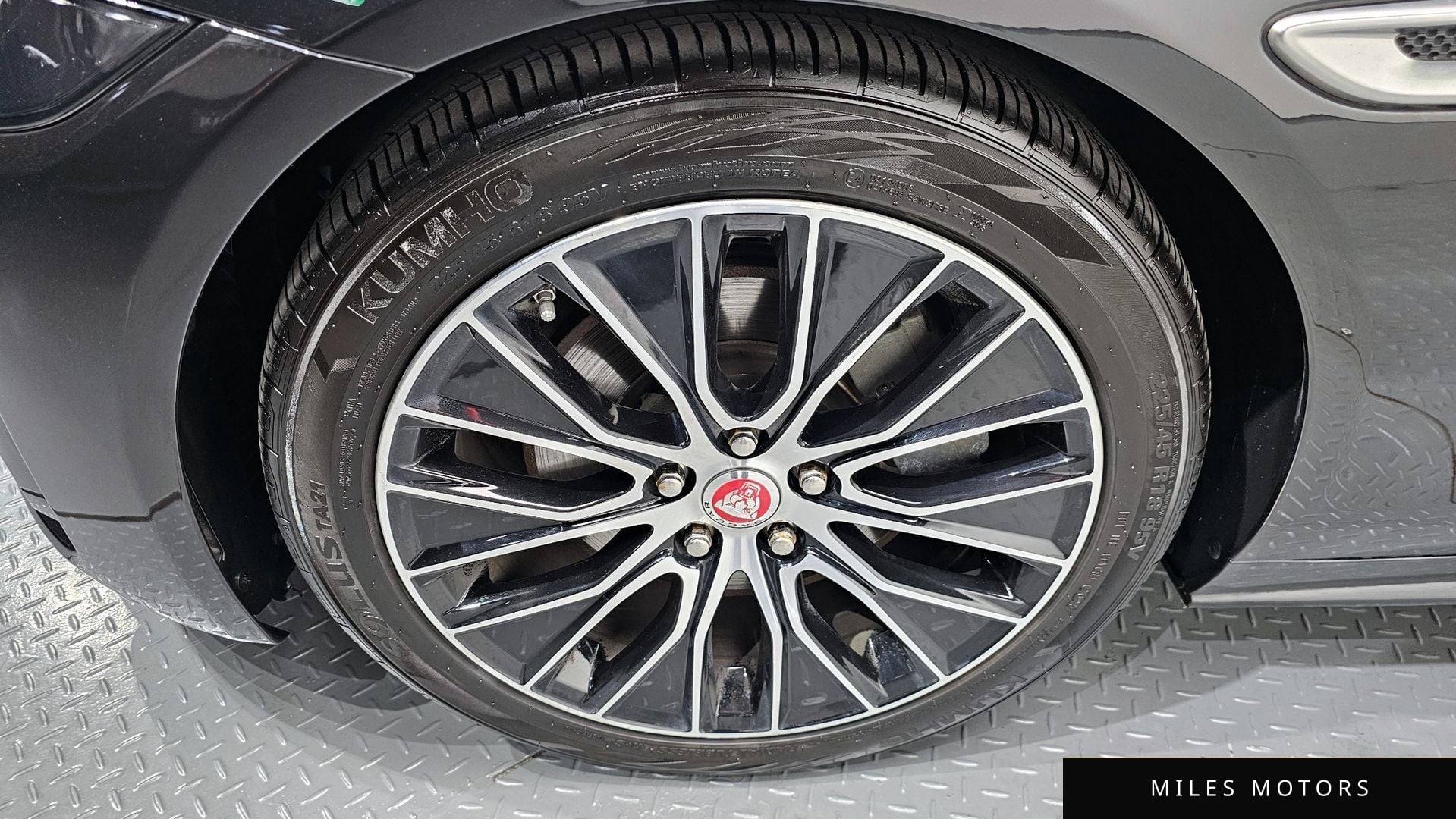 Jaguar XE 2020 — миниатюра 7