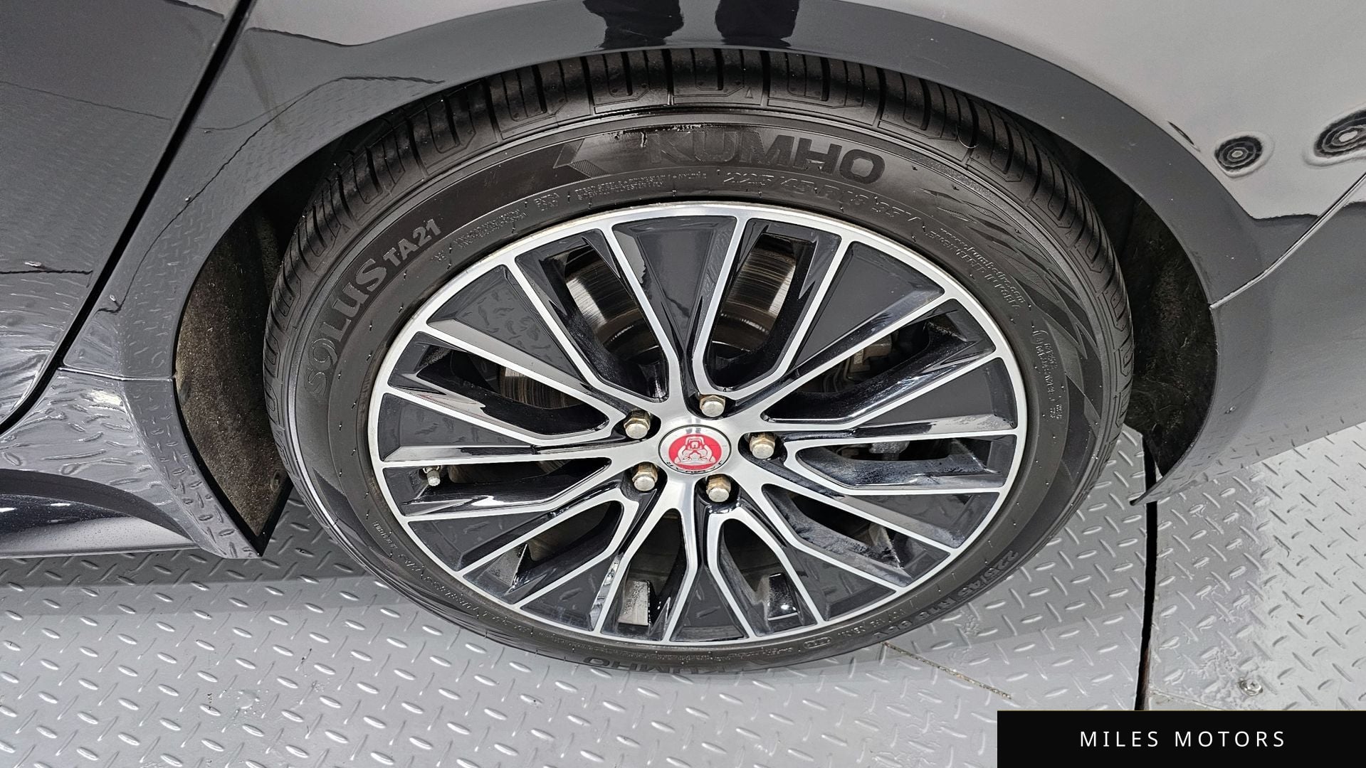 Jaguar XE 2020 — миниатюра 8