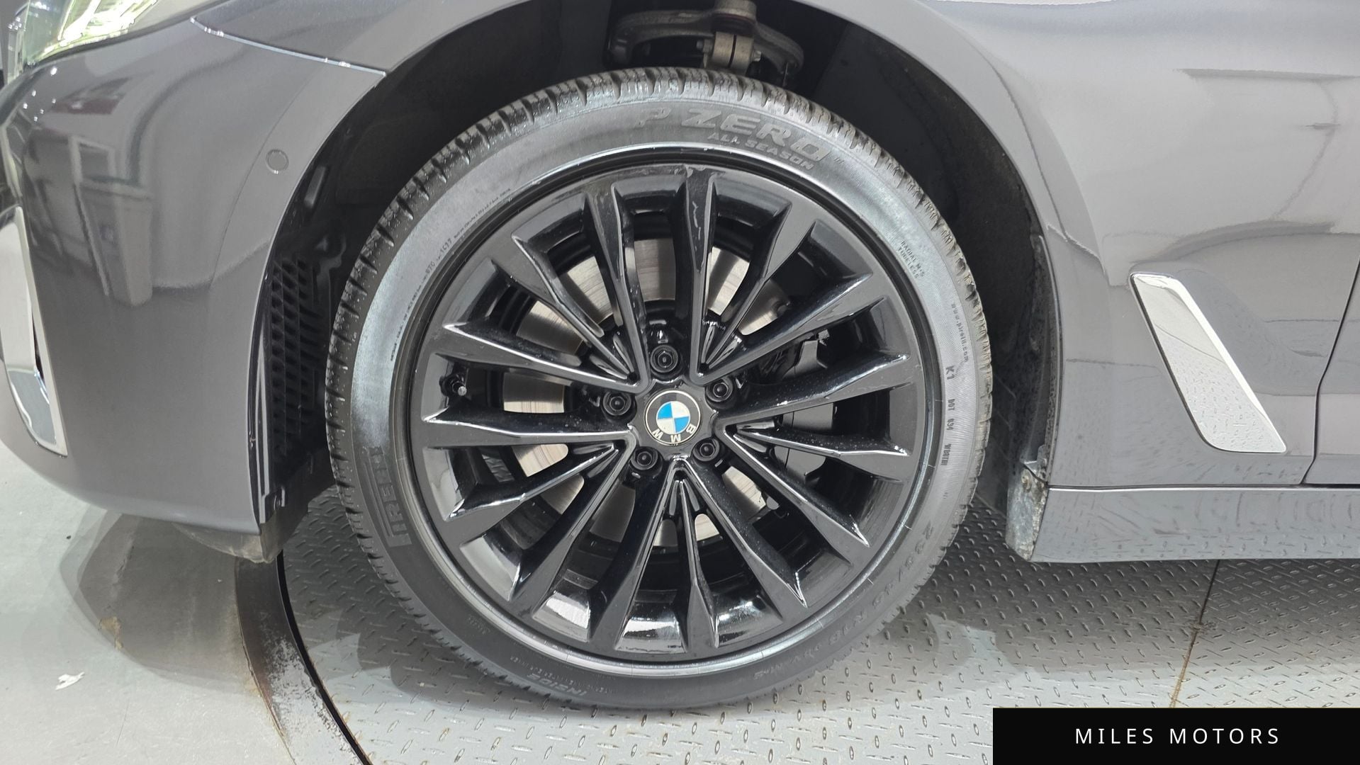 BMW 5 Series (G30) 2022 — миниатюра 5