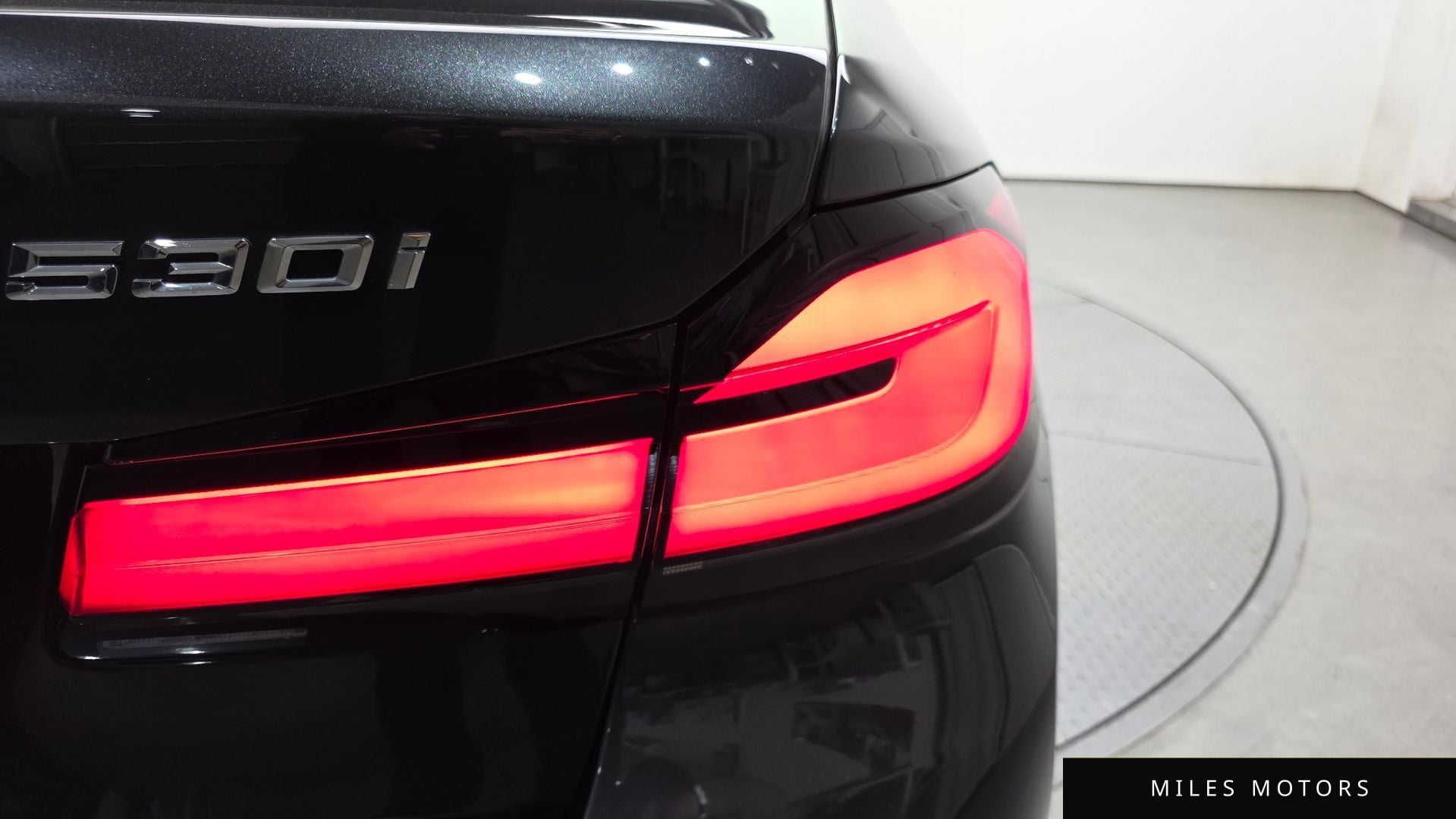 BMW 5 Series (G30) 2022 — миниатюра 9