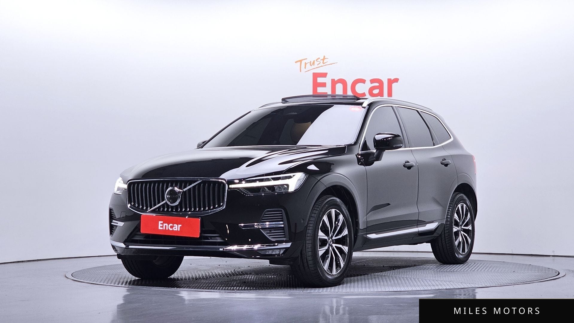 Volvo XC60 2023 — фото 1 из 12