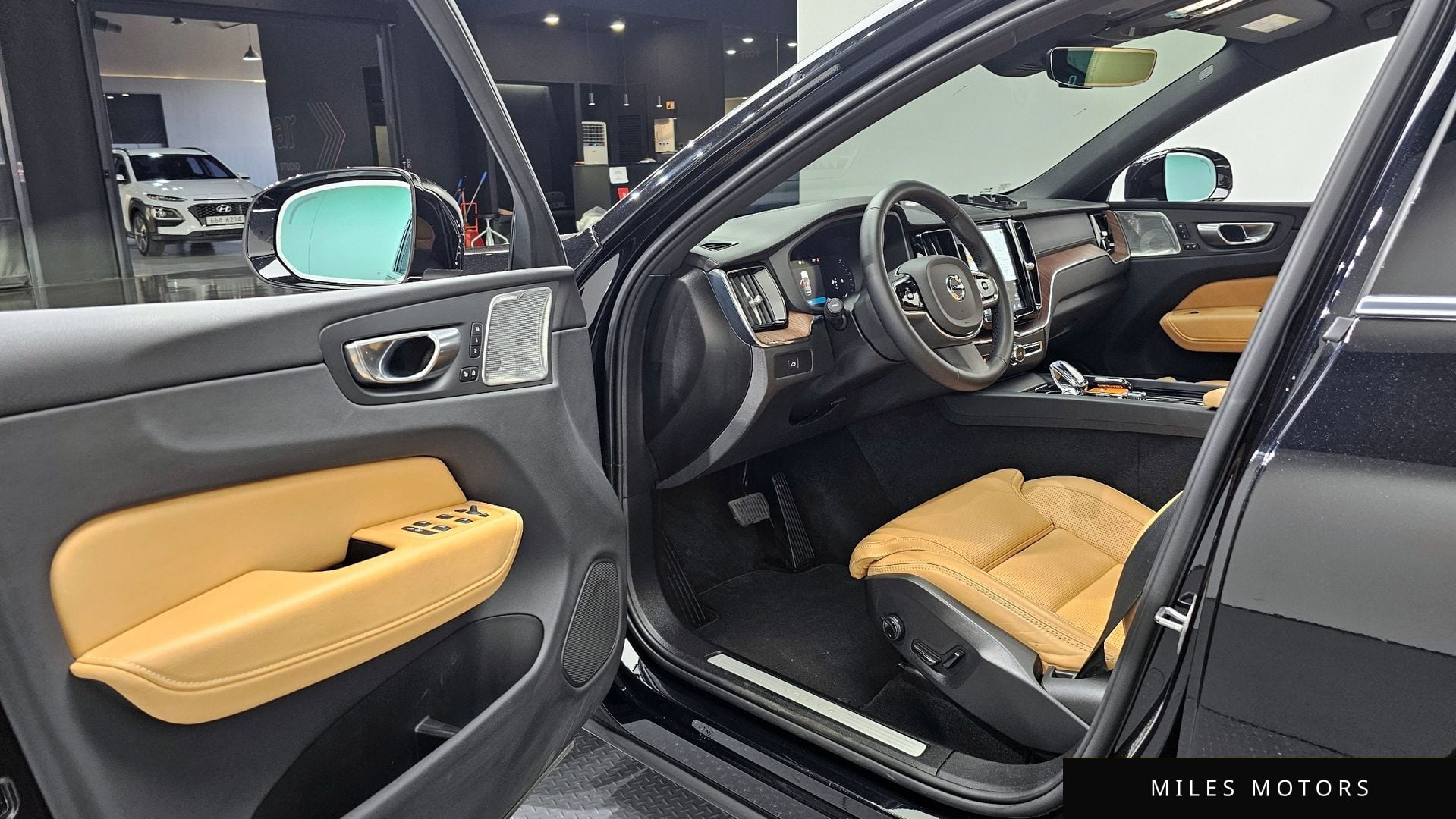 Volvo XC60 2023 — миниатюра 10