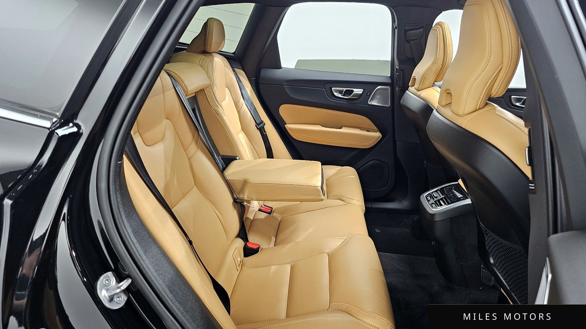 Volvo XC60 2023 — миниатюра 12