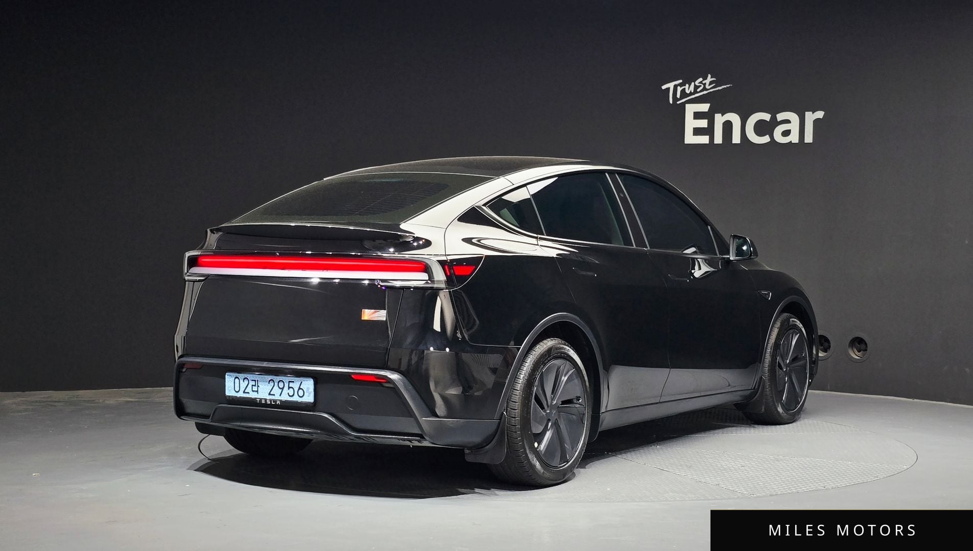 Tesla Model Y 2025 — миниатюра 2