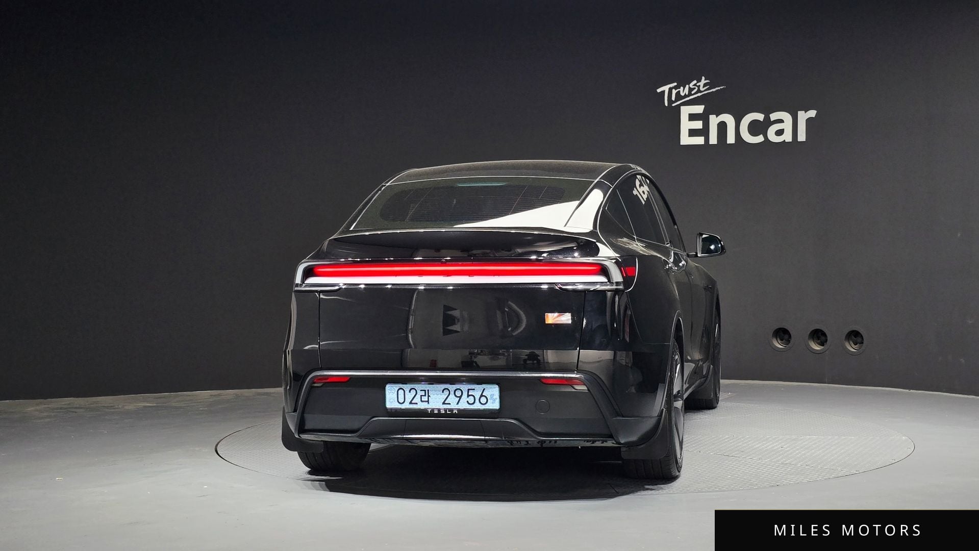 Tesla Model Y 2025 — миниатюра 4