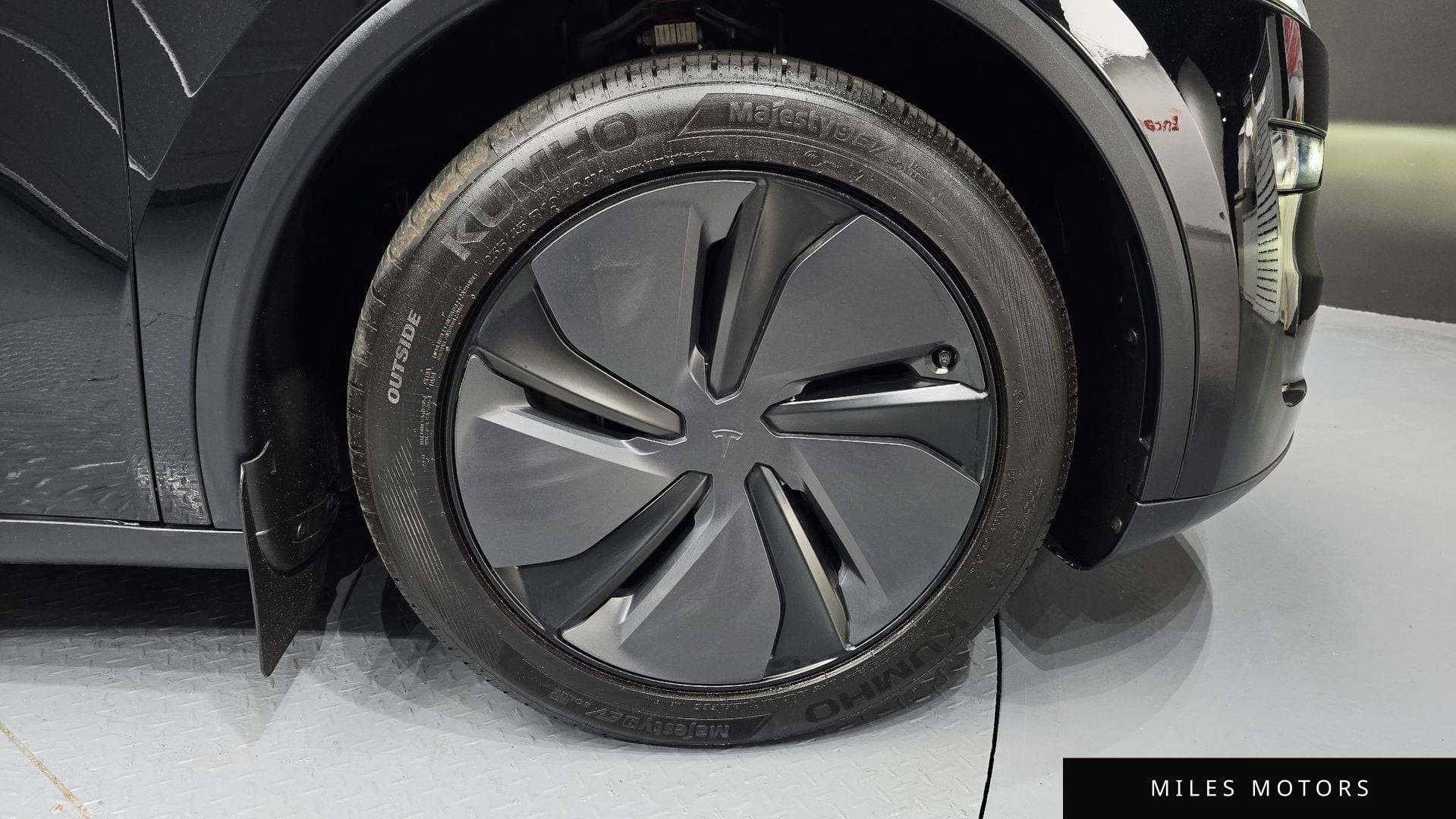 Tesla Model Y 2025 — миниатюра 7
