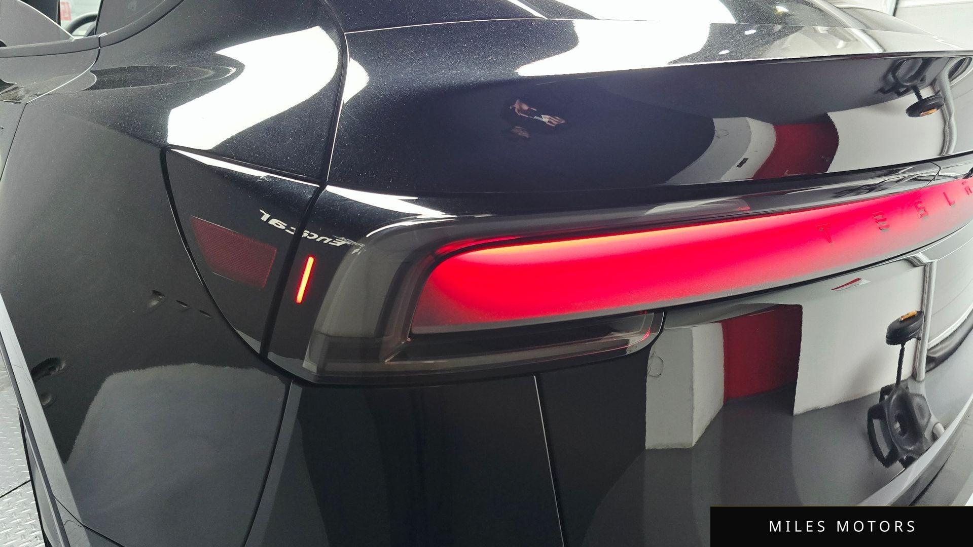 Tesla Model Y 2025 — миниатюра 9
