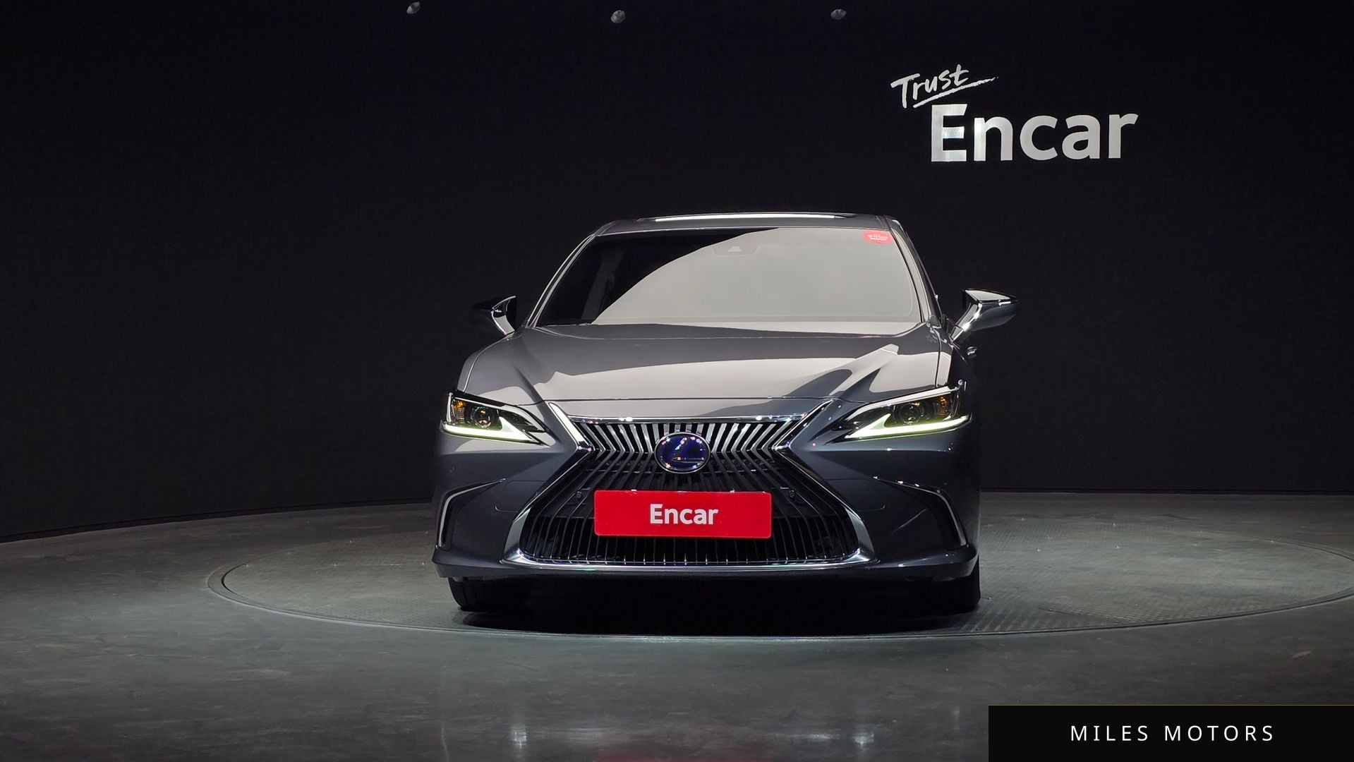 Лексус ES300h 2019 — миниатюра 3