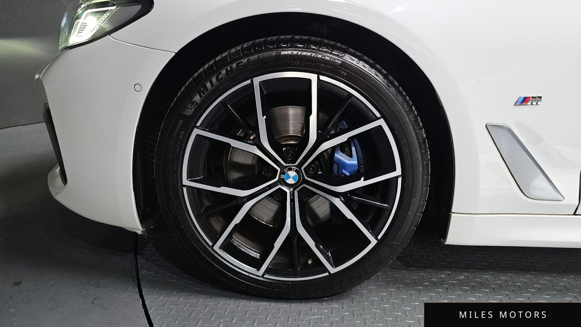 BMW 5 Series (G30) 2022 — миниатюра 5