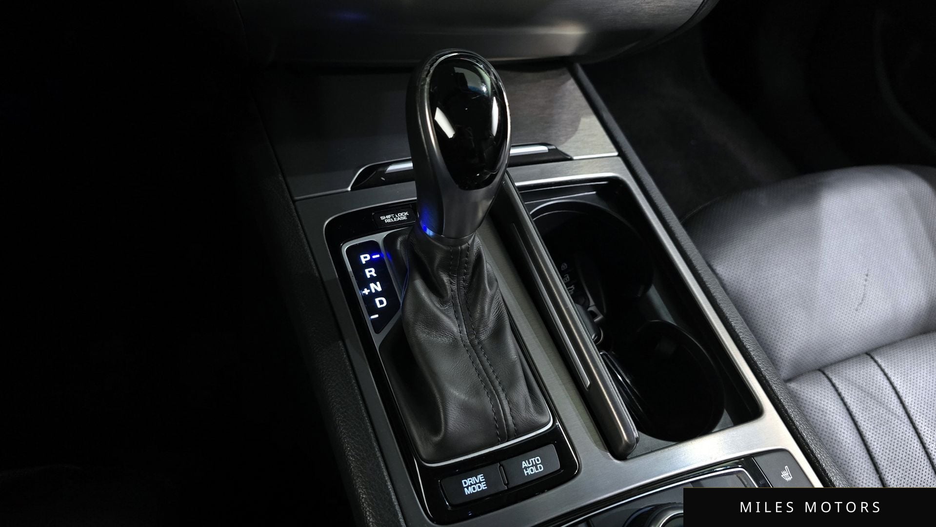 Hyundai Genesis 2016 — миниатюра 12