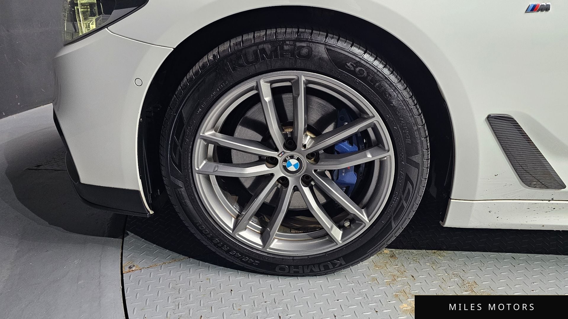 BMW 5 Series (G30) 2018 — миниатюра 5