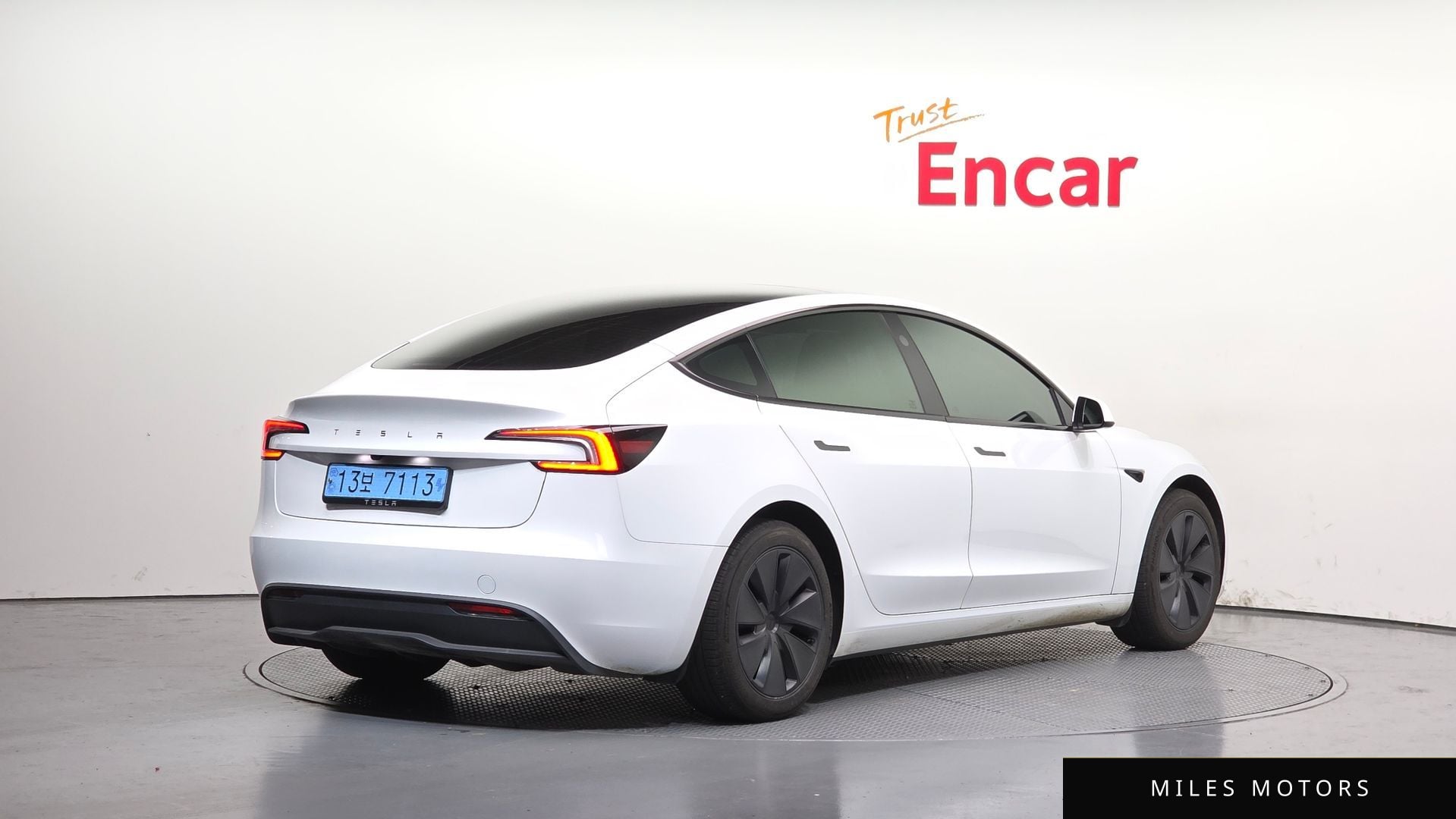 Tesla Model 3 2024 — миниатюра 2