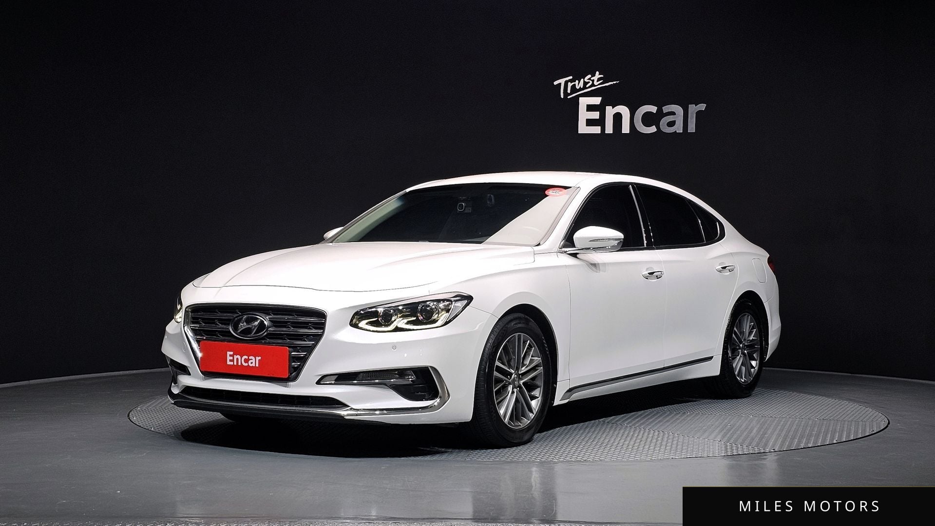 Hyundai Grandeur 2017 — фото 1 из 12