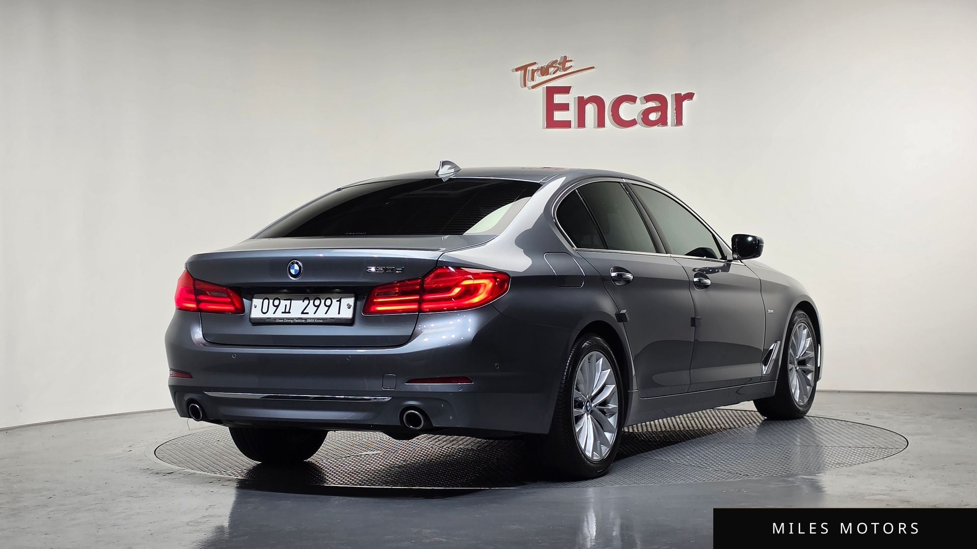 BMW 5 Series (G30) 2018 — миниатюра 2