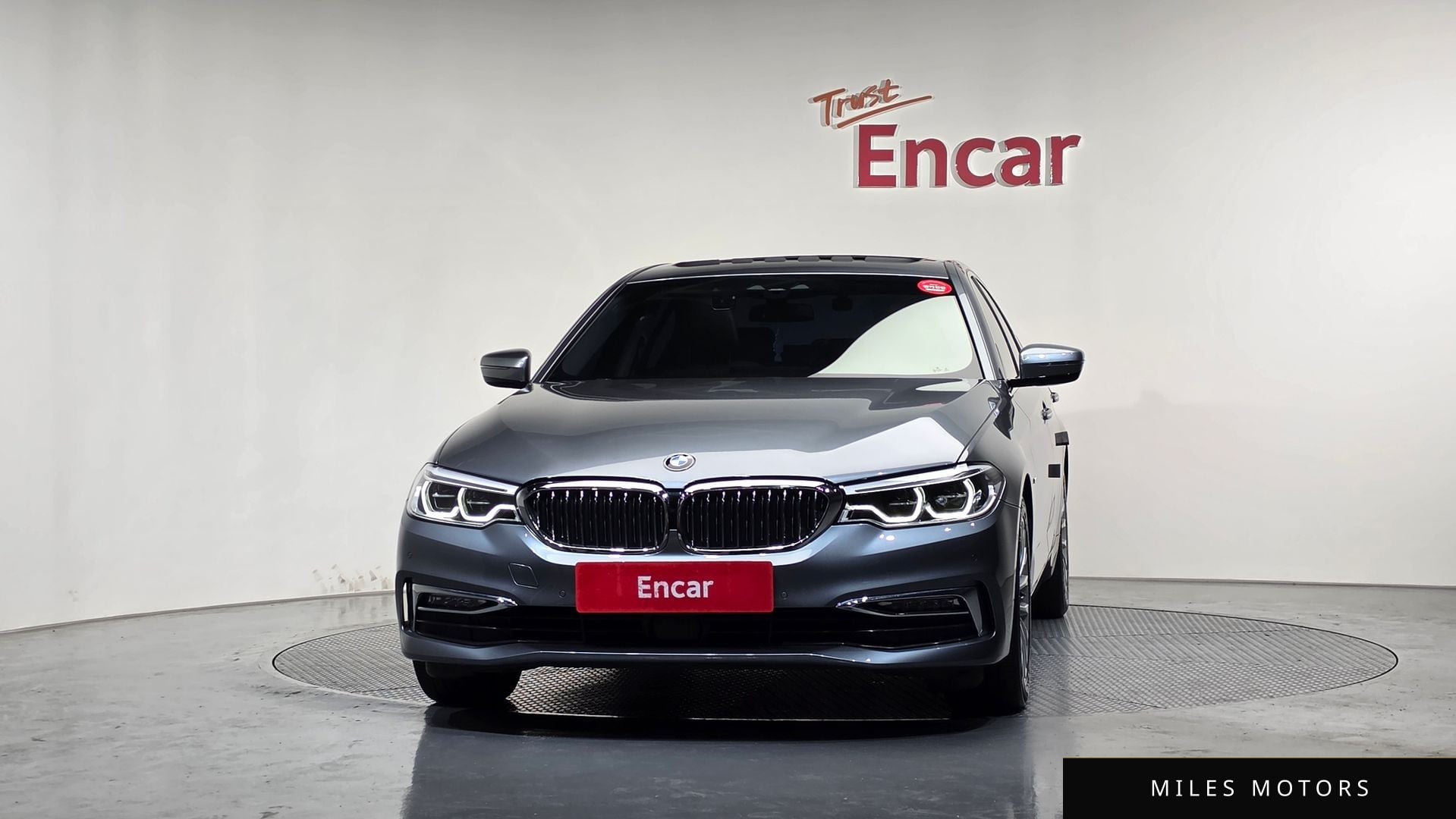 BMW 5 Series (G30) 2018 — миниатюра 3