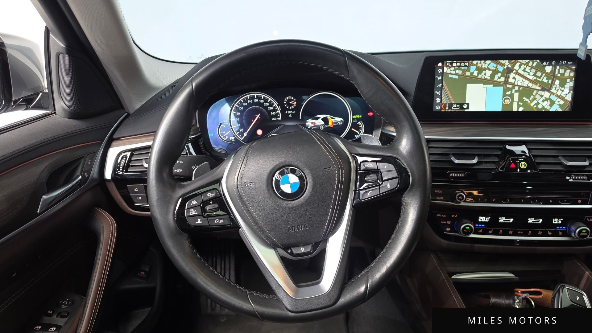 BMW 5 Series (G30) 2018 — миниатюра 12