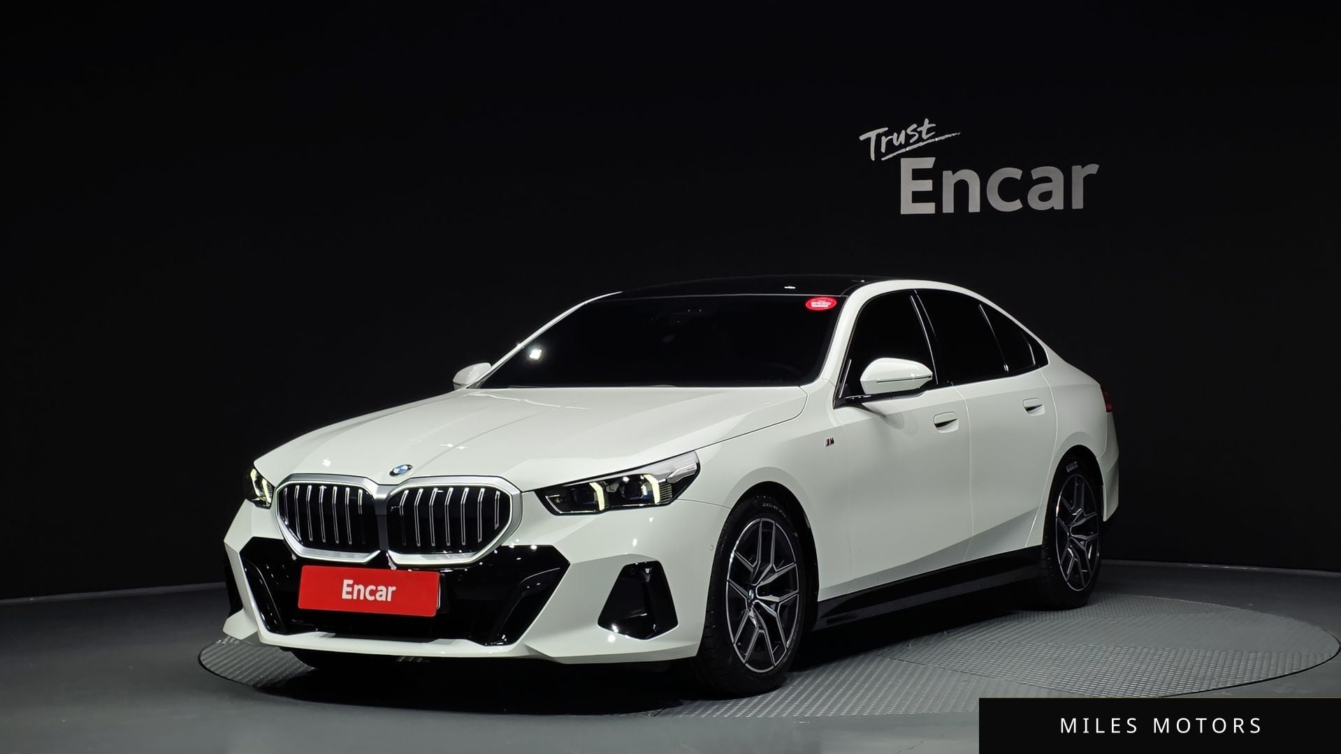 BMW 5 Series (G60) 2025 — фото 1 из 12