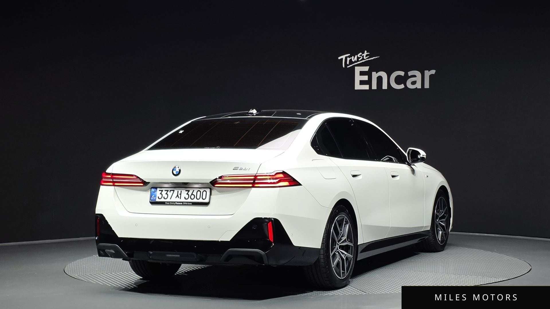 BMW 5 Series (G60) 2025 — миниатюра 2