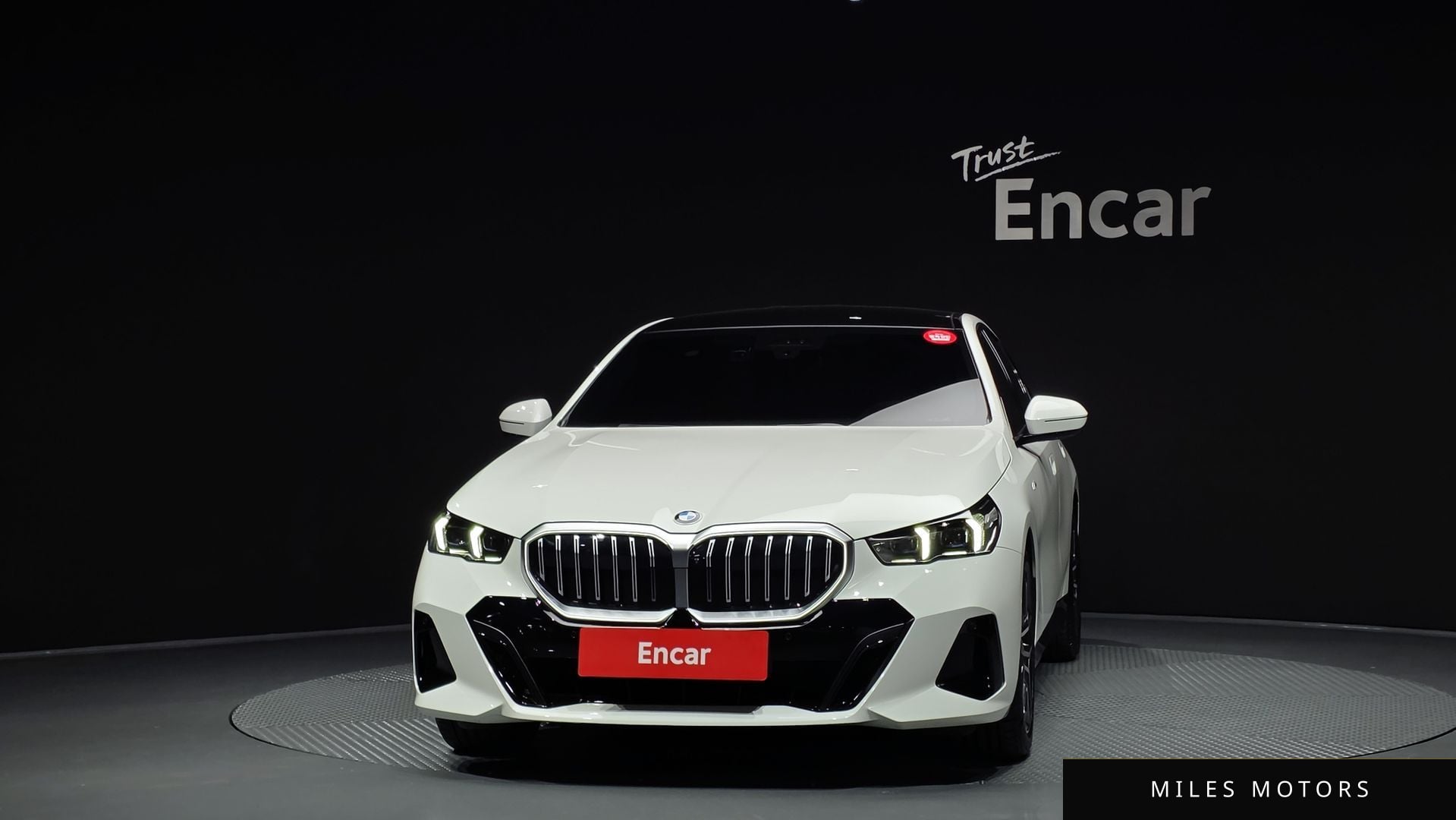 BMW 5 Series (G60) 2025 — миниатюра 3