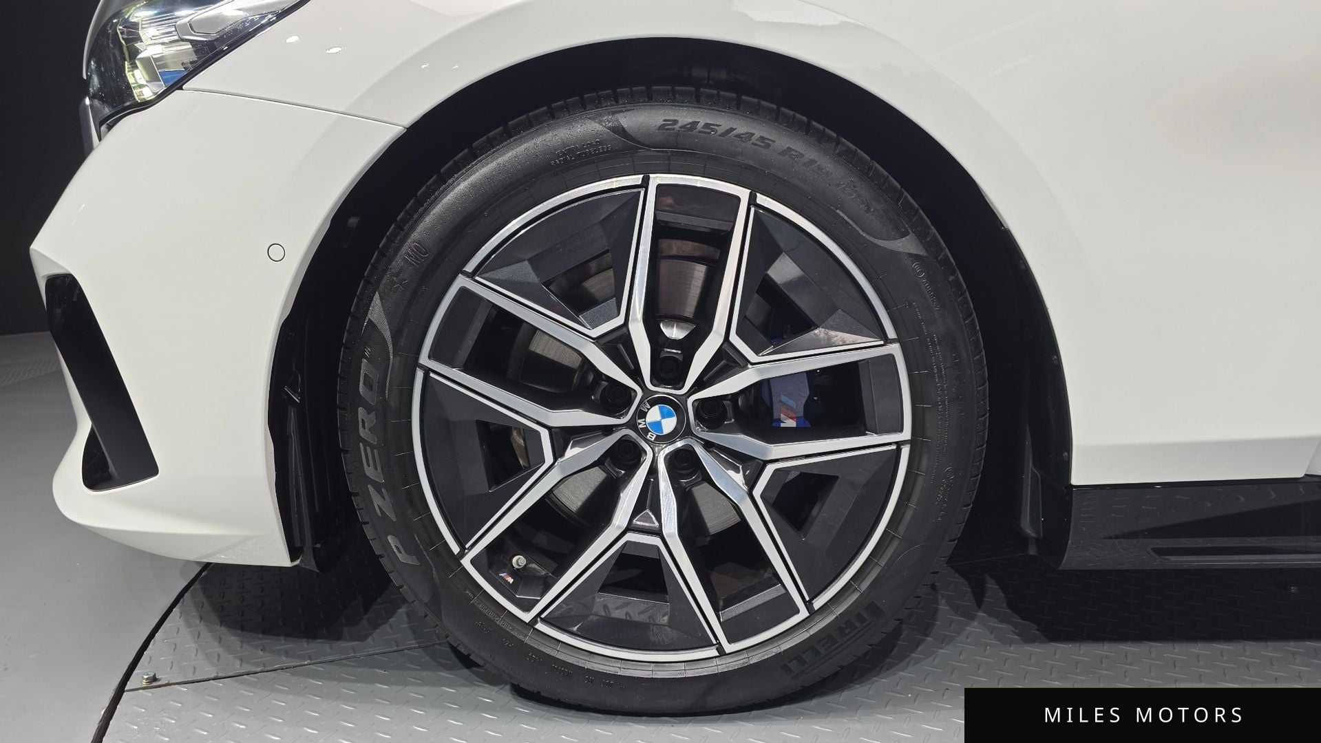 BMW 5 Series (G60) 2025 — миниатюра 5